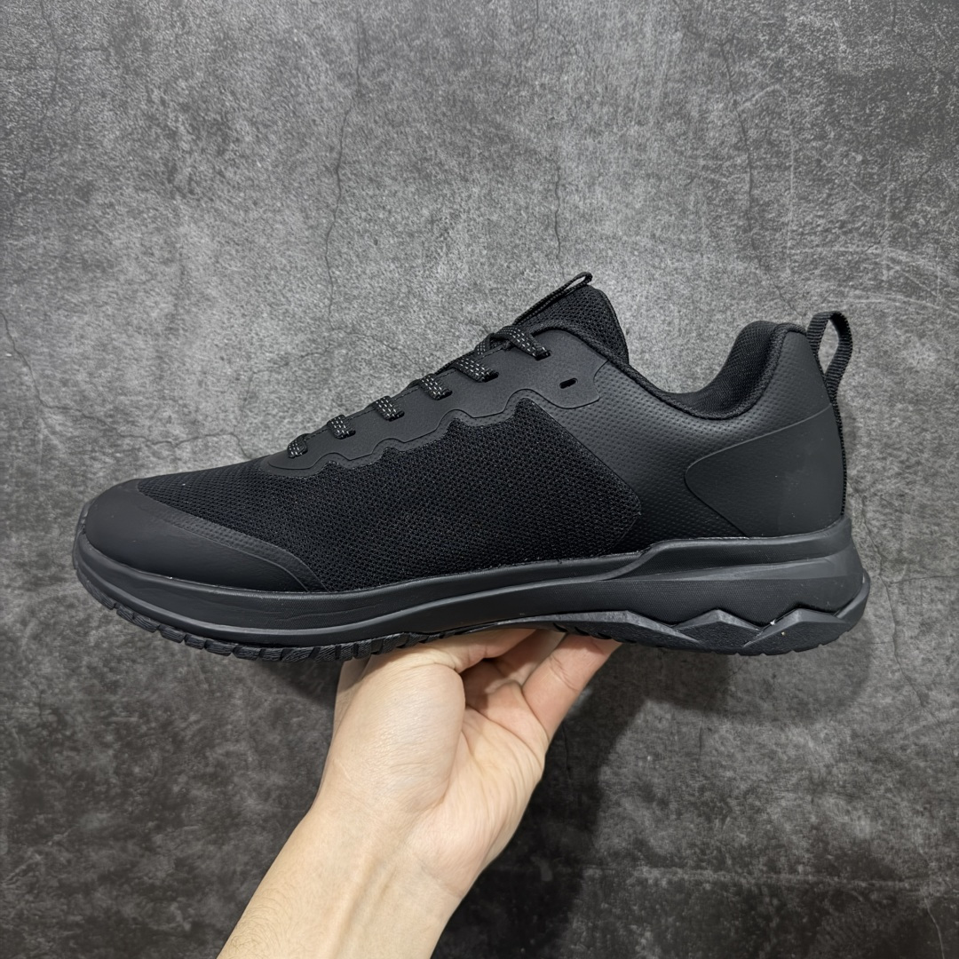 图片[2]-【莞产版本】可隆KOLON SPORT Skyler 2 舒适柔软 防水支撑轻便回弹 低帮 徒步鞋 黑色 脚感软到像踩云朵☁️—鞋面柔软贴合脚型，走石子路也不硌脚；防滑V黄金大底纹路深似锯齿，泥地、陡坡都稳稳拿捏，下雨天也不怕打滑。黑色耐脏又百搭，日常穿去上班是低调质感，进山徒步是可靠装备，从城市到山野，一双鞋承包所有 “出走计划” 尺码：39-45-选品中心