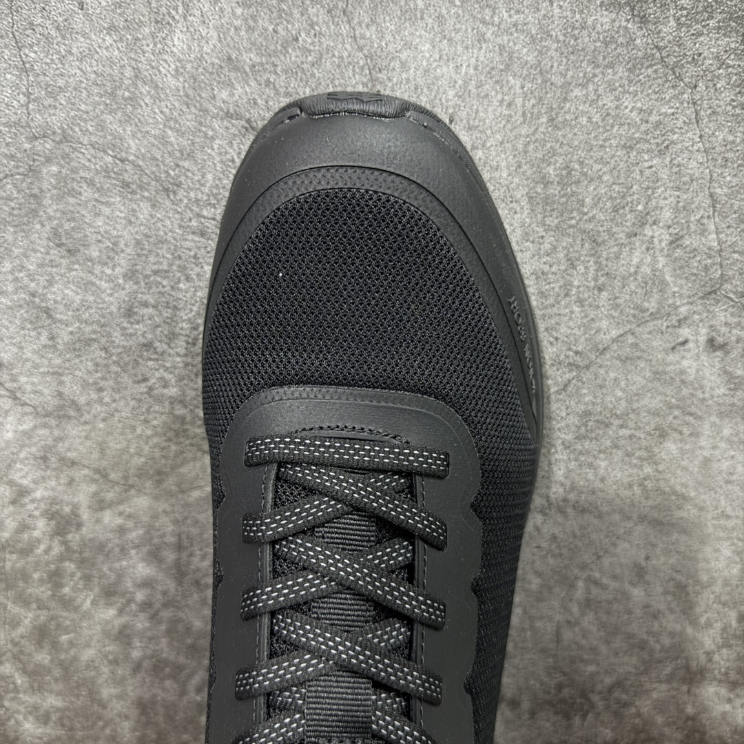 图片[5]-【莞产版本】可隆KOLON SPORT Skyler 2 舒适柔软 防水支撑轻便回弹 低帮 徒步鞋 黑色 脚感软到像踩云朵☁️—鞋面柔软贴合脚型，走石子路也不硌脚；防滑V黄金大底纹路深似锯齿，泥地、陡坡都稳稳拿捏，下雨天也不怕打滑。黑色耐脏又百搭，日常穿去上班是低调质感，进山徒步是可靠装备，从城市到山野，一双鞋承包所有 “出走计划” 尺码：39-45-选品中心