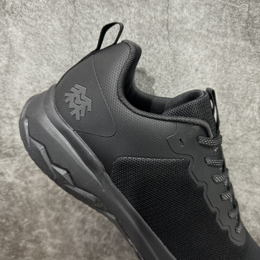 图片[7]-【莞产版本】可隆KOLON SPORT Skyler 2 舒适柔软 防水支撑轻便回弹 低帮 徒步鞋 黑色 脚感软到像踩云朵☁️—鞋面柔软贴合脚型，走石子路也不硌脚；防滑V黄金大底纹路深似锯齿，泥地、陡坡都稳稳拿捏，下雨天也不怕打滑。黑色耐脏又百搭，日常穿去上班是低调质感，进山徒步是可靠装备，从城市到山野，一双鞋承包所有 “出走计划” 尺码：39-45-选品中心