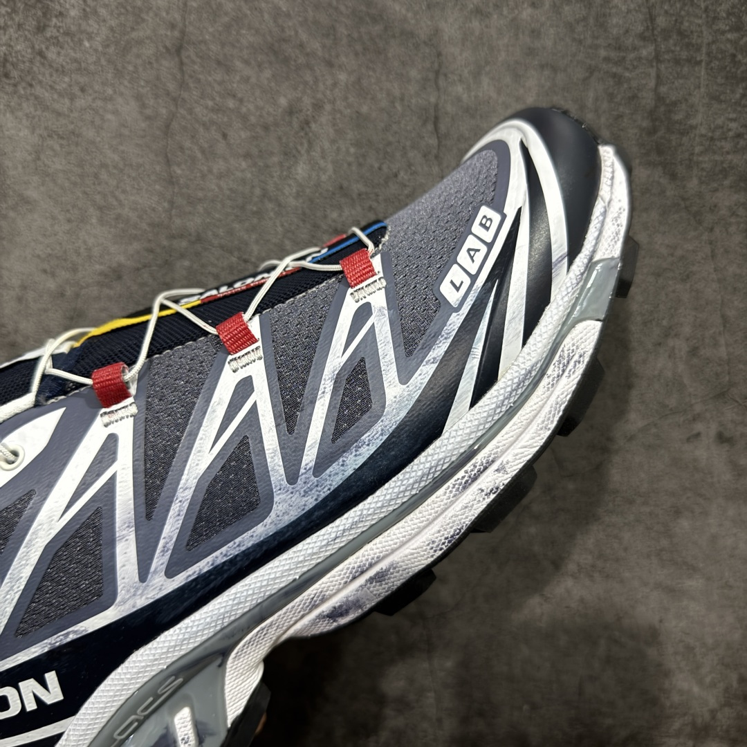 图片[6]-【莞产定制版】SALOMON XT-6 GTX萨洛蒙潮流越野机能户外功能鞋 涂鸦手绘 478640 纯原外贸平台特供订单 耗时半年巨作 全套原纸板楦头开发 原厂特供网布配套加持 确保原汁原味 完美呈现版型 原档数据独家私模五层组合大底 原装Ortholite轻量化鞋垫 中底布带钢印编号 原厂TPU锁扣 进口港宝加持 后跟自然饱满 还原公司包裹性 鞋面以“锯齿”状的包裹系统呈现 在基色底之下加入了各种色点缀 将公司的最新技术和时尚前卫的造型融入耐用的长跑款式中 鞋面由 TPU 薄膜制成 并焊接在高耐磨网眼上 使其既时尚又坚固 由 ACS底盘支撑 可增强稳定性和支撑力 以及由橡胶凸耳 Contragrip外底覆盖的 EVA 缓冲中底 旨在应对崎岖的地形 鞋舌上的彩色Salomon 标签、Quicklace 系统以及鞋头、鞋舌和鞋跟上的附加品牌使细节更加完美 让穿着者可以轻松驾驭户外与通勤下的任何运动生活场景 无缝鞋身户外随意纵横 颜值与脚感兼备 出街通勤 绝对非常吸睛 你值得拥有 尺码：37-45-选品中心