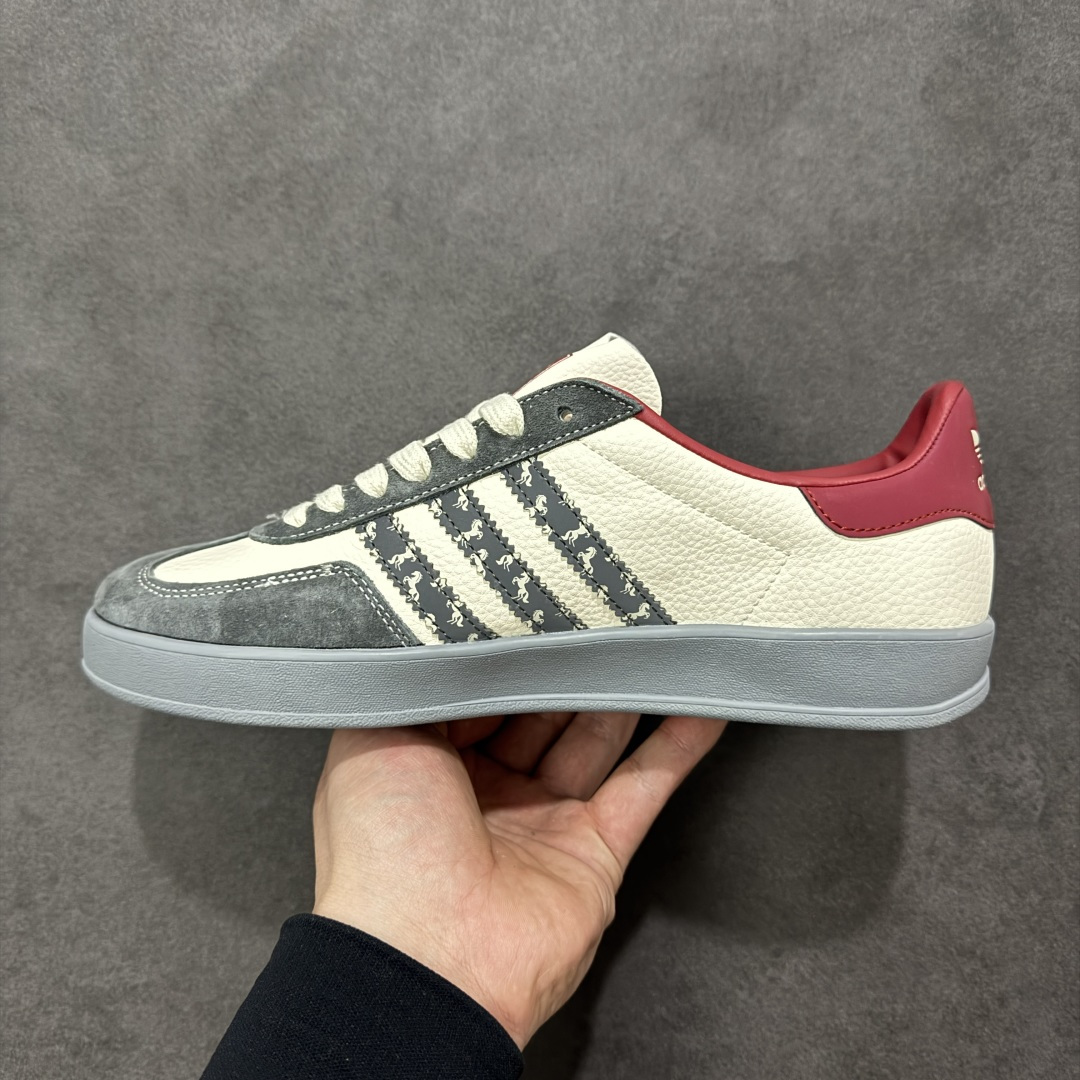 图片[2]-【定制版】adidas SAMBA OG F马年联名款 德训鞋 大厂纯原品质出货 超高清洁度 细节完美 舒适百搭 低帮休闲板鞋 男女同款 货号 ZH2603 尺码：36 36.5 37.5 38 38.5 39 40 40.5 41 42 42.5 43 44 45-选品中心