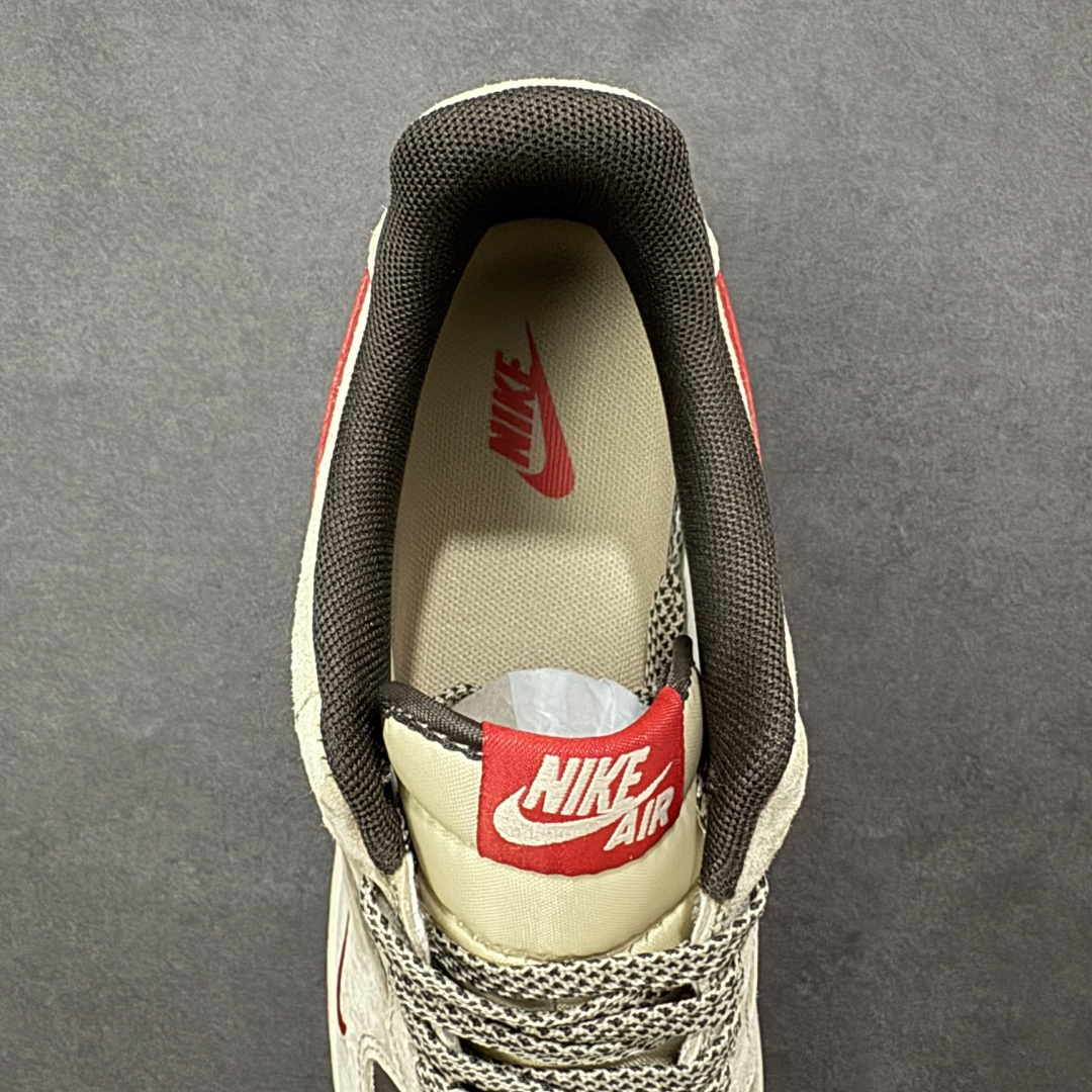 图片[7]-【定制版】马年限定高端定制Nike Air Force 1 \’07 Low “马年限定-浅色卡其” 专为 2026 丙午马年打造的限定款空军板鞋，以福马衔瑞为设计核心，浅卡其磨砂皮 + 亮黑皮革 + 正红织带拼接，鞋侧 Swoosh 采用红黑撞色设计，鞋身点缀红色骏马剪影刺绣，鞋头暗藏迷你红色 Swoosh，金属鞋带孔提升质感，鞋舌与鞋口的红色内衬呼应主题，每一处细节都彰显限定款的精致做工。 货号：XD0028-020 尺码：36 36.5 37.5 38 38.5 39 40 40.5 41 42 42.5 43 44 44.5 45-选品中心