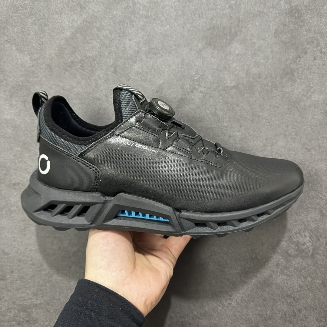 【公司级】ECCO爱步纽扣新款运动鞋男2025年新款低帮小白鞋 高尔夫健步C4 130424-01001 面料臻选小牛皮材质 鞋口袜套做法 包裹性舒适性特别好 核心科技大底PU/TPU组合（轻便 Q弹） 减震效果很赞 上脚超级舒服！ 尺码：39-44 编码： XYB340350-选品中心