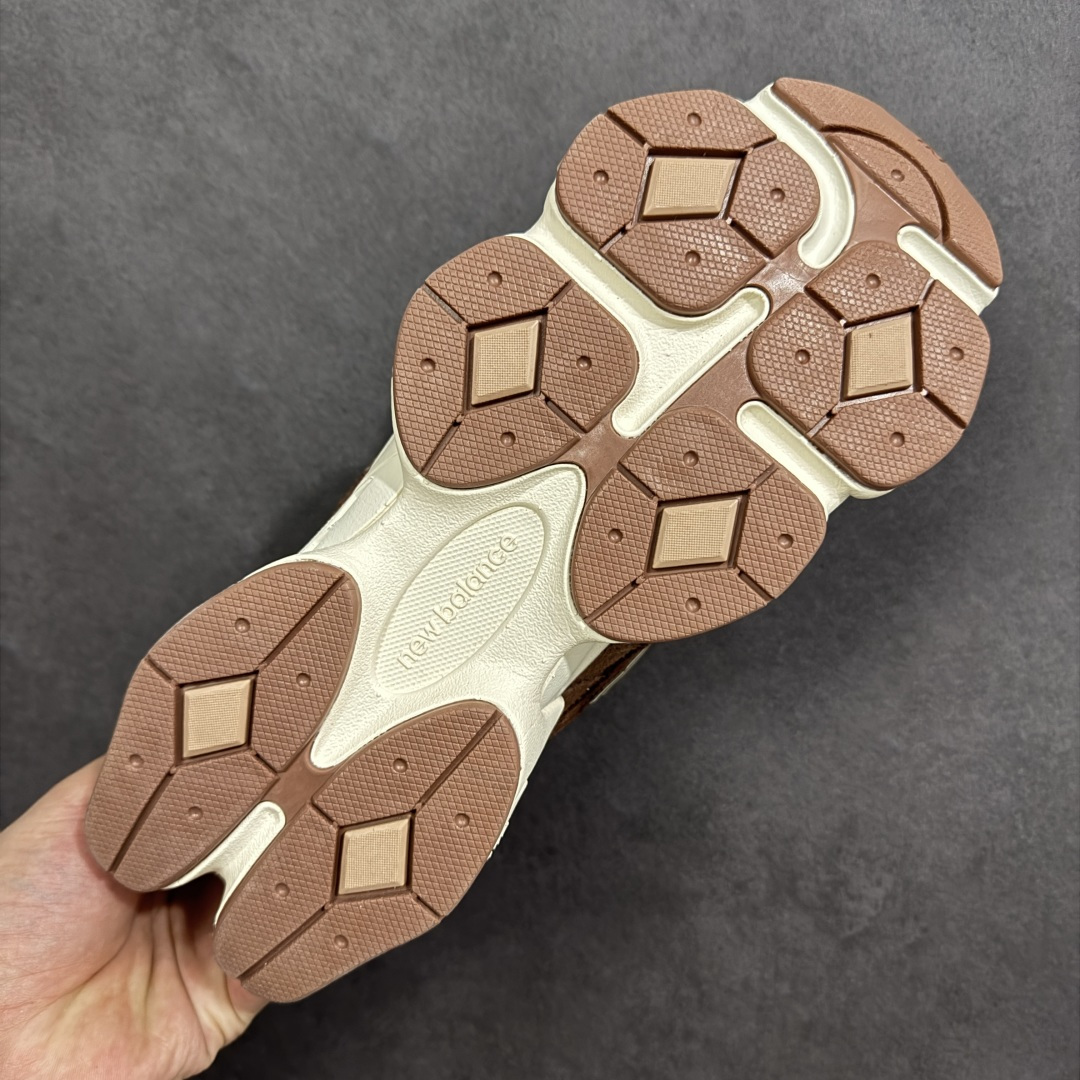 图片[9]-【公司级】NB 新百伦 New Balance NB9060小象蹄男女款9060舒适百搭老爹鞋。全新 9060 款式将经典风格与现代设计融合到日常多功能性中。 9060 重新诠释了源自经典 99X 型号的熟悉元素，其灵感来自于 Y2K 时代的未来主义和美学。 鞋面在990 的基础中进行了扩展和使用，以提供可见的运动感，中底采用 ABZORB 和 SBS 熟悉的缓震平台以提供舒适感。 货号：U9060CCC 尺码：36-45含半码-选品中心