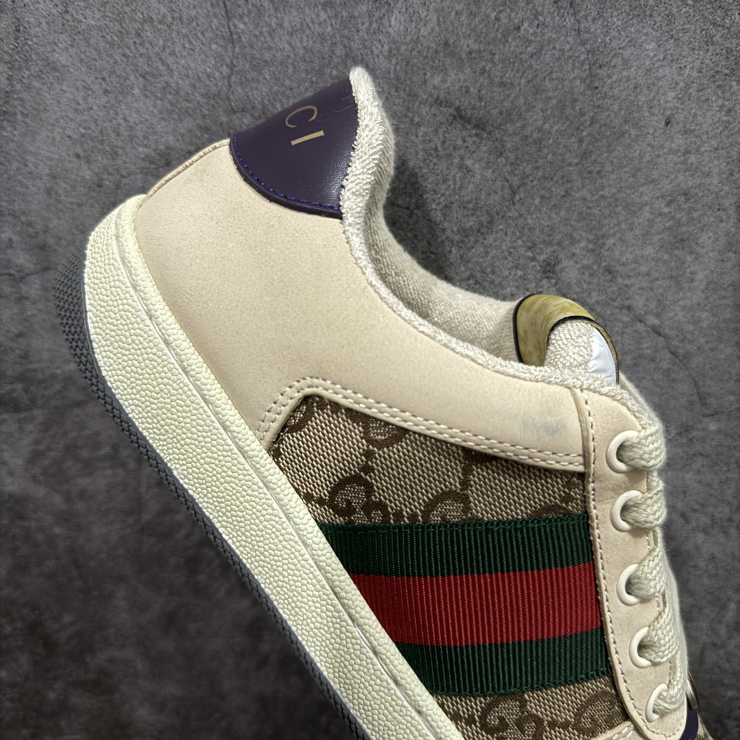 图片[7]-【YS纯原】广奢高端货 Gucci 古驰 Screener 运动休闲系列｜GG 珐琅扣 小脏鞋 白粉女鞋 ✦ Screener 经典复古做旧风格 ✦ 原版小脏工艺，还原穿旧质感 ✦ GG 珐琅扣色泽一致，细节克制高级 ✦ 原版对照开发，历时三个月打样 ✦ 多处细节升级，整体完成度高 ✦ 高端零售与海淘渠道同源品质 ✦ 鞋面采用意大利进口磨砂头层牛皮 ✦ 鞋舌、鞋带同步原版擦脏工艺 ✦ 后跟哑光丝印烫金字体 ✦ 原版逻辑私模大底 ✦ 无缝细空胶工艺，稳定耐穿 ✦ 日常高频上脚不娇气 ✦ 全套原版外盒及配件 ✦ 同源真丝绸防尘鞋套袋 ✦ 原装雪梨形超软沙绒纸团 尺码：35–45-选品中心