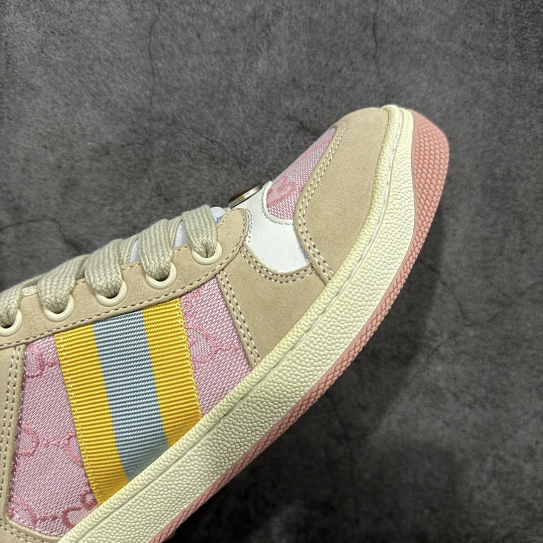 图片[6]-【YS纯原】广奢高端货 Gucci 古驰 Screener 运动休闲系列｜GG 珐琅扣 小脏鞋 白粉女鞋 ✦ Screener 经典复古做旧风格 ✦ 原版小脏工艺，还原穿旧质感 ✦ GG 珐琅扣色泽一致，细节克制高级 ✦ 原版对照开发，历时三个月打样 ✦ 多处细节升级，整体完成度高 ✦ 高端零售与海淘渠道同源品质 ✦ 鞋面采用意大利进口磨砂头层牛皮 ✦ 鞋舌、鞋带同步原版擦脏工艺 ✦ 后跟哑光丝印烫金字体 ✦ 原版逻辑私模大底 ✦ 无缝细空胶工艺，稳定耐穿 ✦ 日常高频上脚不娇气 ✦ 全套原版外盒及配件 ✦ 同源真丝绸防尘鞋套袋 ✦ 原装雪梨形超软沙绒纸团 尺码：35–40-选品中心