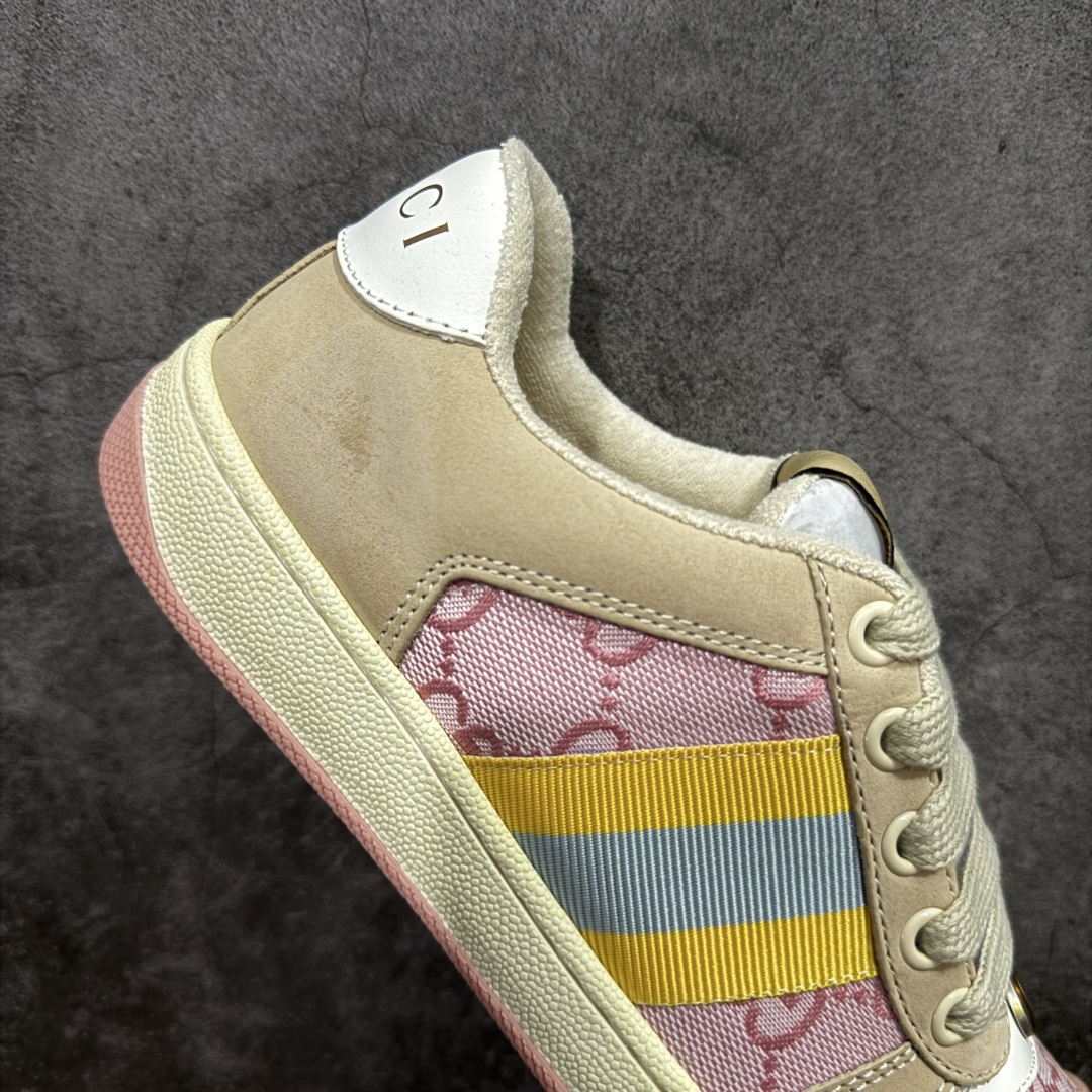 图片[7]-【YS纯原】广奢高端货 Gucci 古驰 Screener 运动休闲系列｜GG 珐琅扣 小脏鞋 白粉女鞋 ✦ Screener 经典复古做旧风格 ✦ 原版小脏工艺，还原穿旧质感 ✦ GG 珐琅扣色泽一致，细节克制高级 ✦ 原版对照开发，历时三个月打样 ✦ 多处细节升级，整体完成度高 ✦ 高端零售与海淘渠道同源品质 ✦ 鞋面采用意大利进口磨砂头层牛皮 ✦ 鞋舌、鞋带同步原版擦脏工艺 ✦ 后跟哑光丝印烫金字体 ✦ 原版逻辑私模大底 ✦ 无缝细空胶工艺，稳定耐穿 ✦ 日常高频上脚不娇气 ✦ 全套原版外盒及配件 ✦ 同源真丝绸防尘鞋套袋 ✦ 原装雪梨形超软沙绒纸团 尺码：35–40-选品中心