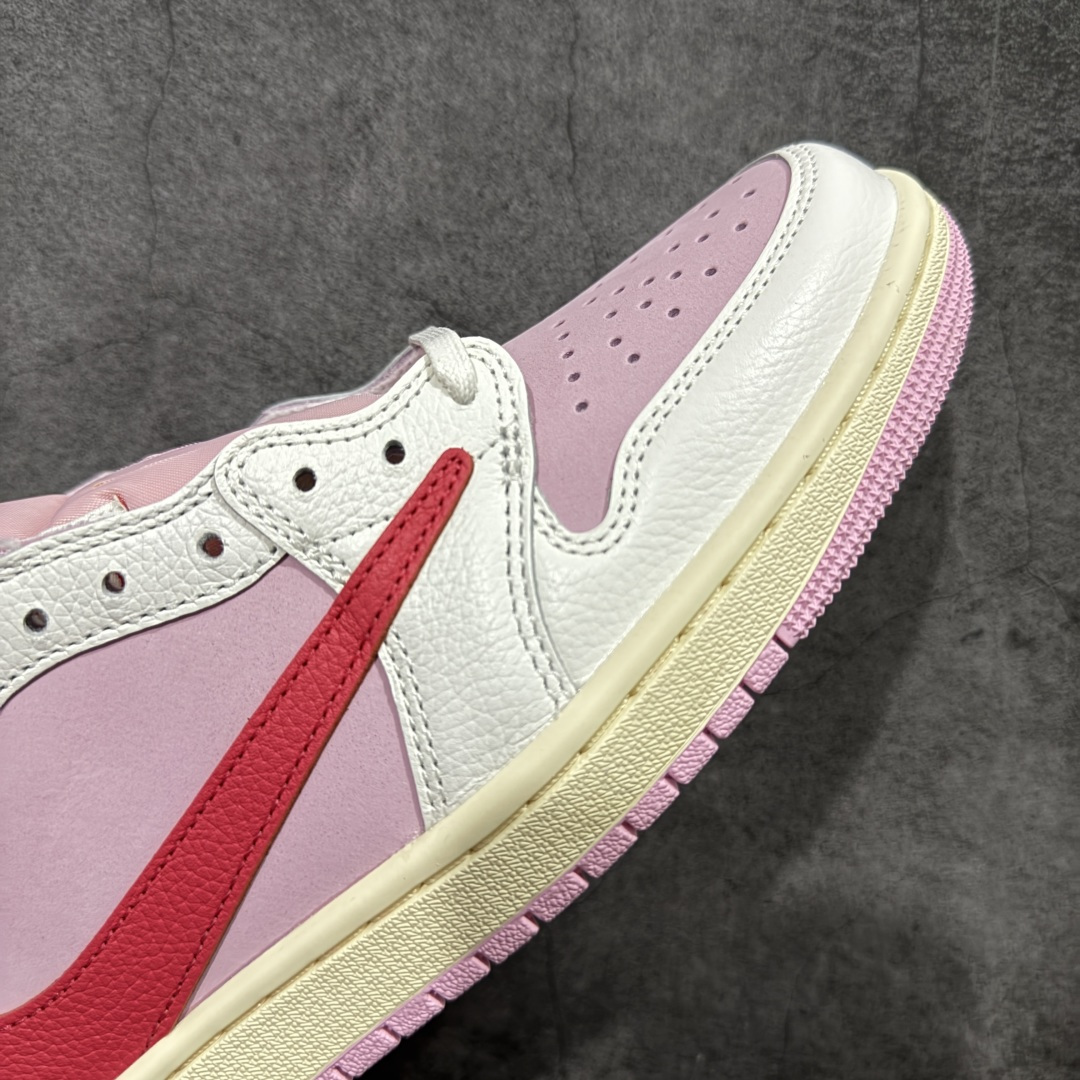 图片[6]-【PK纯原版本】Travis Scott x Air Jordan AJ1 Low OG SP TS联名 白粉倒钩低帮 IQ7604-101 知名大厂出品 纯原第一梯队版本 产品品控稳定性领先行业 各方面均可对飙市面通货版 SZ原厂全套原楦原纸板冲刀磨具开发 原厂皮料加持 原厂港宝加持定型后跟R度完美 同源原厂电绣 鬼脸飞翼针数密度立体效果一致 百分百一致原鞋 原厂拉帮工艺 针距密度一致 后跟弧度收口自然不对折 极致一眼正品既视感 进口玻璃冲刀皮料裁剪零毛边 全鞋电脑针车工艺 品控清洁度最高QC检验标准 免检产品 原厂订购鞋盒、鞋标、防尘纸、鞋撑、鞋带 追求极致的原厂味道 尺码：36-47.5-选品中心