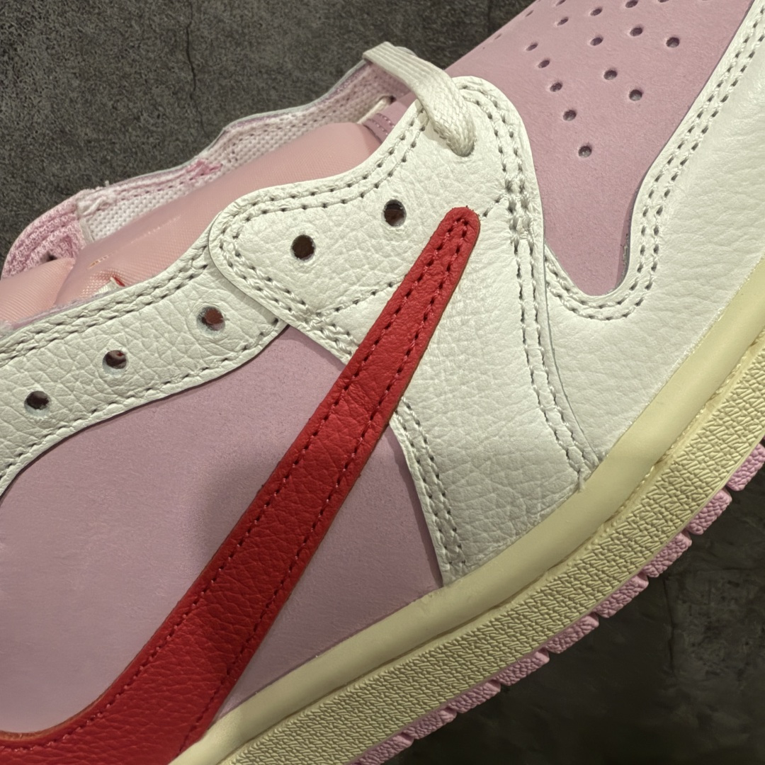 图片[4]-【PK纯原版本】Travis Scott x Air Jordan AJ1 Low OG SP TS联名 白粉倒钩低帮 IQ7604-101 知名大厂出品 纯原第一梯队版本 产品品控稳定性领先行业 各方面均可对飙市面通货版 SZ原厂全套原楦原纸板冲刀磨具开发 原厂皮料加持 原厂港宝加持定型后跟R度完美 同源原厂电绣 鬼脸飞翼针数密度立体效果一致 百分百一致原鞋 原厂拉帮工艺 针距密度一致 后跟弧度收口自然不对折 极致一眼正品既视感 进口玻璃冲刀皮料裁剪零毛边 全鞋电脑针车工艺 品控清洁度最高QC检验标准 免检产品 原厂订购鞋盒、鞋标、防尘纸、鞋撑、鞋带 追求极致的原厂味道 尺码：36-47.5-选品中心