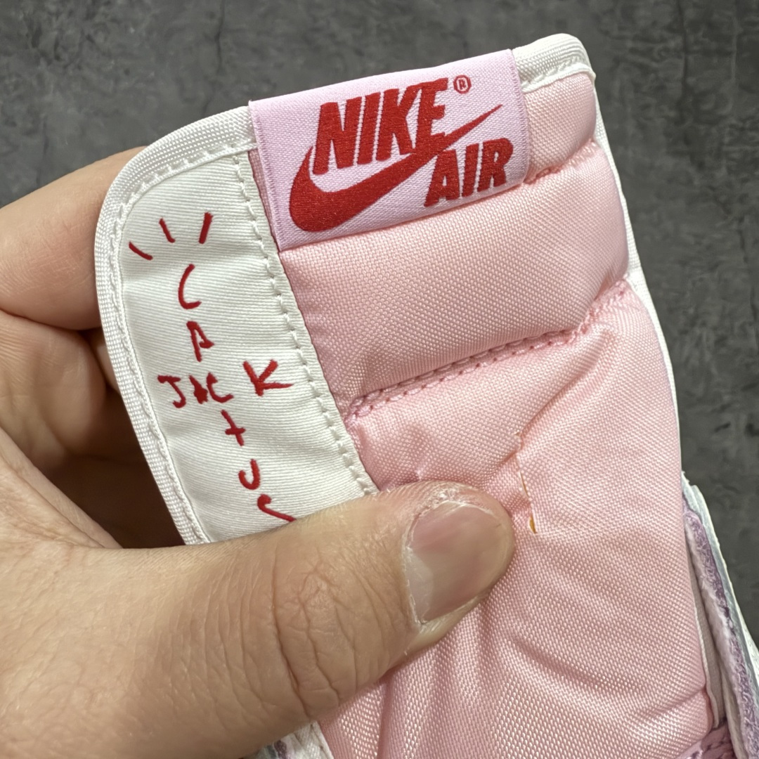 图片[6]-【PK纯原版本】Travis Scott x Air Jordan AJ1 Low OG SP TS联名 白粉倒钩低帮 IQ7604-101 知名大厂出品 纯原第一梯队版本 产品品控稳定性领先行业 各方面均可对飙市面通货版 SZ原厂全套原楦原纸板冲刀磨具开发 原厂皮料加持 原厂港宝加持定型后跟R度完美 同源原厂电绣 鬼脸飞翼针数密度立体效果一致 百分百一致原鞋 原厂拉帮工艺 针距密度一致 后跟弧度收口自然不对折 极致一眼正品既视感 进口玻璃冲刀皮料裁剪零毛边 全鞋电脑针车工艺 品控清洁度最高QC检验标准 免检产品 原厂订购鞋盒、鞋标、防尘纸、鞋撑、鞋带 追求极致的原厂味道 尺码：36-47.5-选品中心