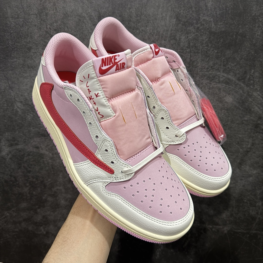 【PK纯原版本】Travis Scott x Air Jordan AJ1 Low OG SP TS联名 白粉倒钩低帮 IQ7604-101 知名大厂出品 纯原第一梯队版本 产品品控稳定性领先行业 各方面均可对飙市面通货版 SZ原厂全套原楦原纸板冲刀磨具开发 原厂皮料加持 原厂港宝加持定型后跟R度完美 同源原厂电绣 鬼脸飞翼针数密度立体效果一致 百分百一致原鞋 原厂拉帮工艺 针距密度一致 后跟弧度收口自然不对折 极致一眼正品既视感 进口玻璃冲刀皮料裁剪零毛边 全鞋电脑针车工艺 品控清洁度最高QC检验标准 免检产品 原厂订购鞋盒、鞋标、防尘纸、鞋撑、鞋带 追求极致的原厂味道 尺码：36-47.5-选品中心