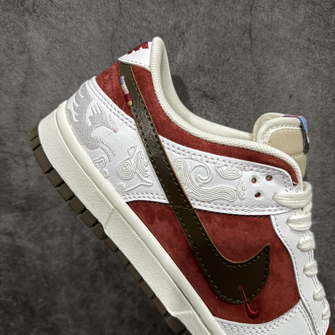 图片[7]-【公司级】Nike SB Dunk Low 马年限定 高端定制 低帮休闲滑板鞋  定制鞋盒 大厂纯原品质出货 超高清洁度 皮料切割干净无任何毛边 细节完美 货号：IQ1118-220  尺码：36 36.5 37.5 38 38.5 39 40 40.5 41 42 42.5 43 44 44.5 45 46-选品中心