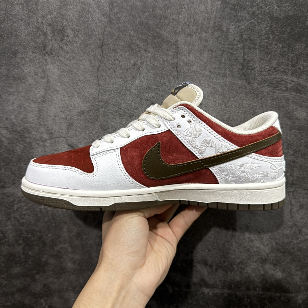 图片[2]-【公司级】Nike SB Dunk Low 马年限定 高端定制 低帮休闲滑板鞋  定制鞋盒 大厂纯原品质出货 超高清洁度 皮料切割干净无任何毛边 细节完美 货号：IQ1118-220  尺码：36 36.5 37.5 38 38.5 39 40 40.5 41 42 42.5 43 44 44.5 45 46-选品中心