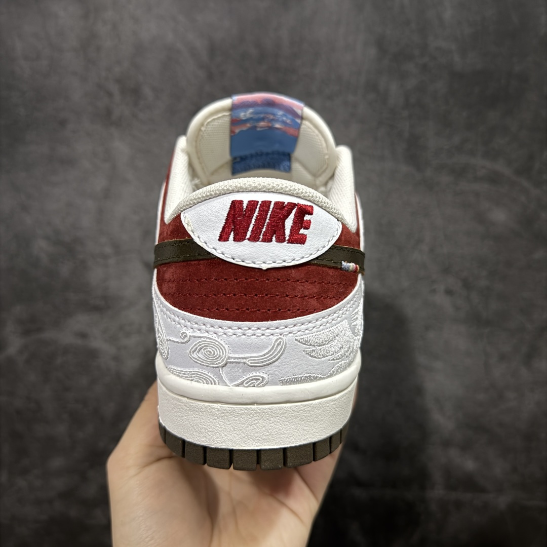 图片[4]-【公司级】Nike SB Dunk Low 马年限定 高端定制 低帮休闲滑板鞋  定制鞋盒 大厂纯原品质出货 超高清洁度 皮料切割干净无任何毛边 细节完美 货号：IQ1118-220  尺码：36 36.5 37.5 38 38.5 39 40 40.5 41 42 42.5 43 44 44.5 45 46-选品中心