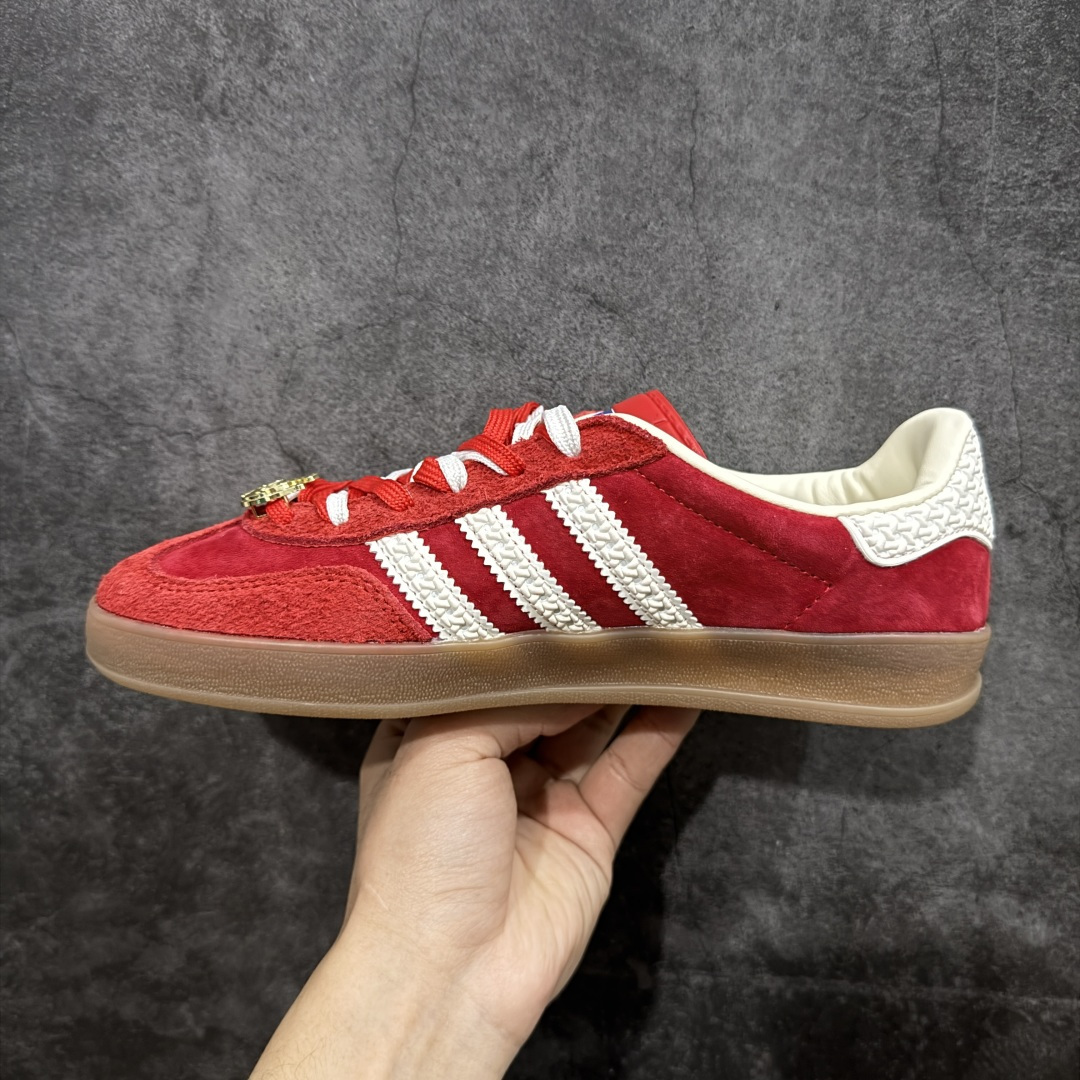 图片[2]-【定制版】马年限定德训🧨AD Gazelle Indoor Trainers 红白 羚羊内训系列低帮复古百搭休闲运动德训风板鞋 IF1808 90年代经典的复刻版！自60年代以足球训练鞋面世以来,Gazelle就以其经典设计席卷全球。1991年版本的复刻,再造经典Gazelle。采用皮革打造,搭配浊色细节,让这款经典更加简约。 尺码：35.5 36 36⅔ 37⅓ 38 38⅔ 39⅓ 40 40⅔ 41⅓ 42 42⅔ 43⅓ 44 45-选品中心