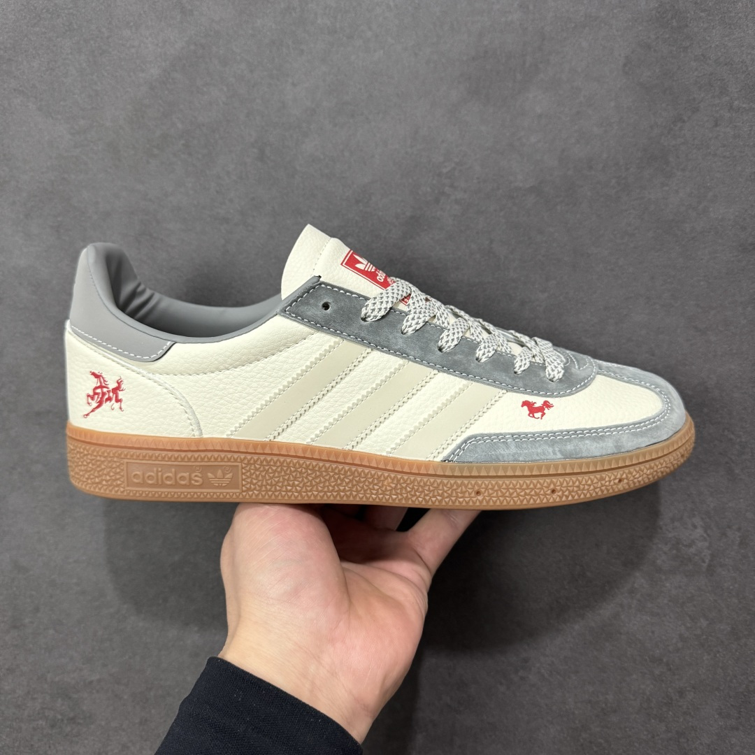 【定制版】Adidas Handball Spezial 马年限定 麂皮阿迪经典复古休闲板鞋 #原厂原档案开发出品 皮料切割干净无任何毛边 鞋型细节完美 超高清洁度 货号：ZH2605 尺码：36 36.5 37 38 38.5 39 40 40.5 41 42 42.5 43 44 45-选品中心