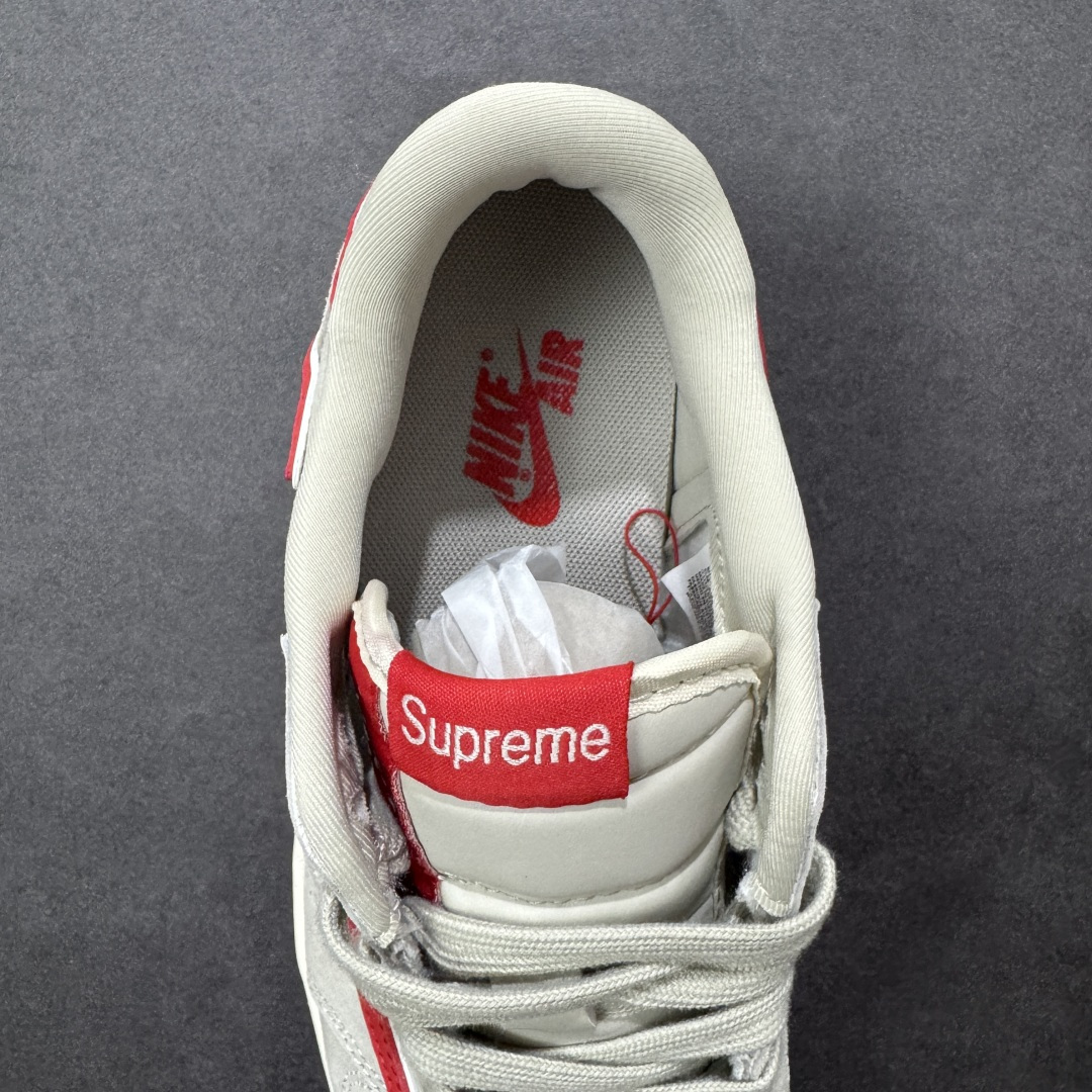 图片[7]-【定制版】马年限定新款Travis Scott x Fragment Design x Jordan Air Jordan 1 Low OG SP “马年Supreme联名限定-猪八红” 多方联名合作融合了Travi翻毛蓝勾s Scott 独特的音乐风格，藤原浩个性的设计风格以及Jordan品牌的经典元素 使其成为一双具有独特身份和价值的鞋子 清新而立体的外观加上联名标识更突出了其独特身份 这种配色方案显示出活力和时尚感 在视觉上引人注目 鞋身的质感和细腻的细节处理使其显得高端而格调十足 这款“倒钩”联名是设计与创意完美结合 融合多方的个性风格是一款备受瞩目的潮流鞋款 低帮休闲板鞋 定制鞋盒 大厂纯原品质出货 超高清洁度 皮料切割干净无任何毛边 细节完美 货号：HG0026-017 尺码：36 36.5 37.5 38 38.5 39 40 40.5 41 42 42.5 43 44 44.5 45-选品中心