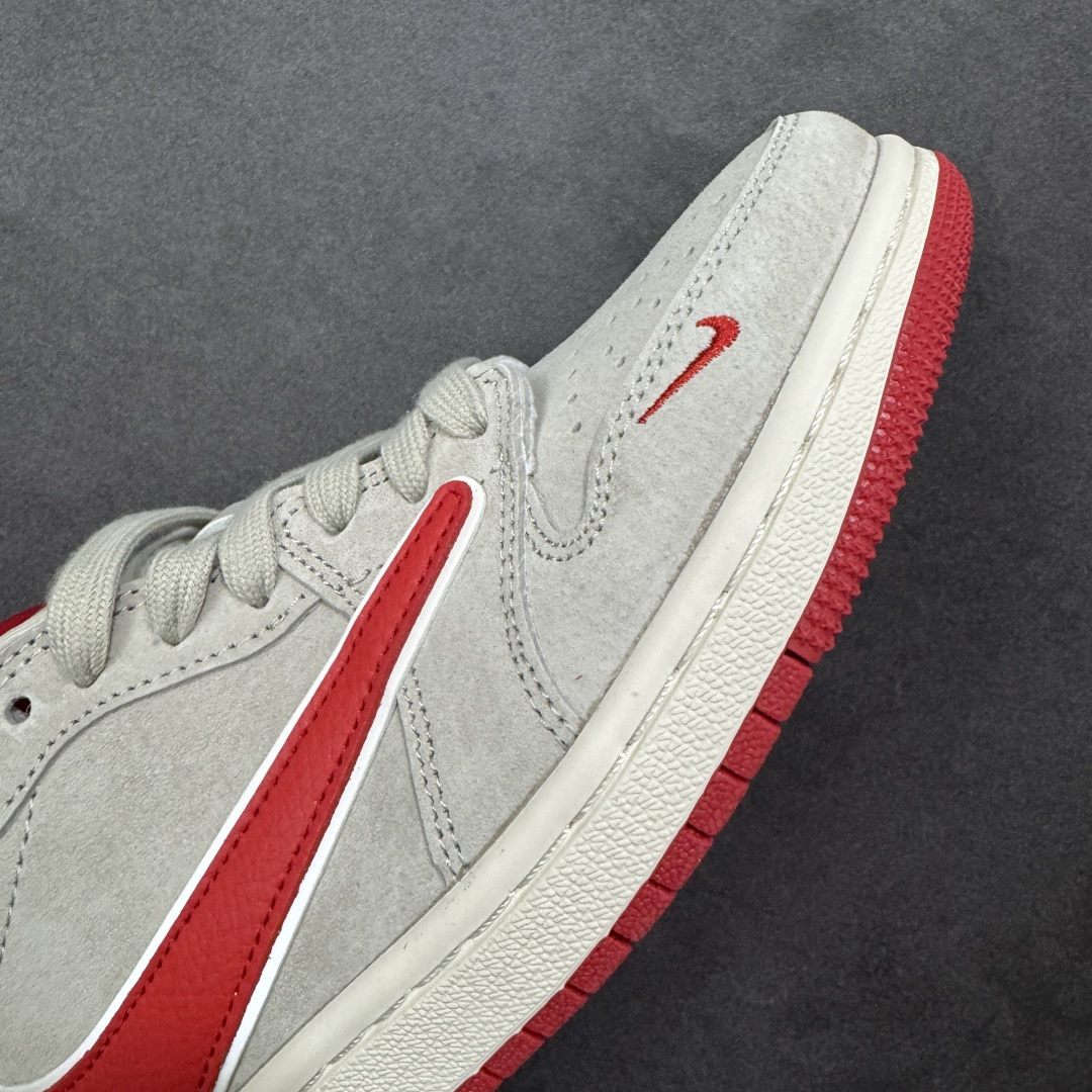 图片[5]-【定制版】马年限定新款Travis Scott x Fragment Design x Jordan Air Jordan 1 Low OG SP “马年Supreme联名限定-猪八红” 多方联名合作融合了Travi翻毛蓝勾s Scott 独特的音乐风格，藤原浩个性的设计风格以及Jordan品牌的经典元素 使其成为一双具有独特身份和价值的鞋子 清新而立体的外观加上联名标识更突出了其独特身份 这种配色方案显示出活力和时尚感 在视觉上引人注目 鞋身的质感和细腻的细节处理使其显得高端而格调十足 这款“倒钩”联名是设计与创意完美结合 融合多方的个性风格是一款备受瞩目的潮流鞋款 低帮休闲板鞋 定制鞋盒 大厂纯原品质出货 超高清洁度 皮料切割干净无任何毛边 细节完美 货号：HG0026-017 尺码：36 36.5 37.5 38 38.5 39 40 40.5 41 42 42.5 43 44 44.5 45-选品中心