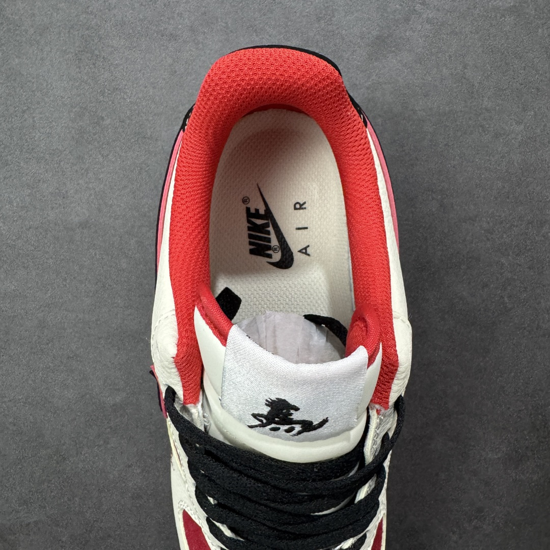 图片[7]-【定制版】红运开年 复古潮鞋AIR FORCE 1 马年限定款，米白基底拼接红黑撞色，Swoosh Logo融入暗纹提花，鞋身“2026”马纹标识与小马刺绣点明主题。附赠金色小马挂饰增添仪式感，Air气垫保障日常舒适，新年穿搭适配卫衣、牛仔等多种风格，是兼具潮流属性与文化寓意的限定单品。 货号：DN1688-822 尺码：36 36.5 37.5 38 38.5 39 40 40.5 41 42 42.5 43 44 44.5 45-选品中心