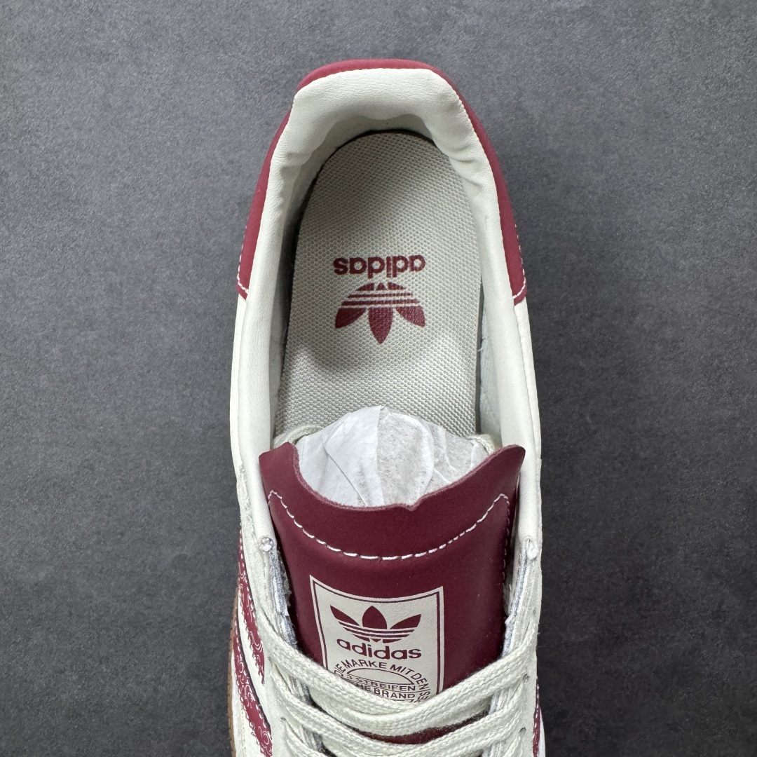 图片[7]-【定制版】马年三叶草 复古贺岁ADIDAS SUPERSTAR 以酒红祥云纹三条杠点缀米白鞋身，鞋侧“2026”与“馬”字标识点明主题，生胶大底还原复古质感。经典贝壳头设计搭配软质皮革鞋面，兼具复古风格与舒适脚感，日常通勤与休闲出街皆适配，新年穿它既有三叶草的经典底蕴，又具马年专属的开运氛围。 货号：LX0921 尺码：36 36.5 37.5 38 38.5 39 40 40.5 41 42 42.5 43 44 44.5 45-选品中心