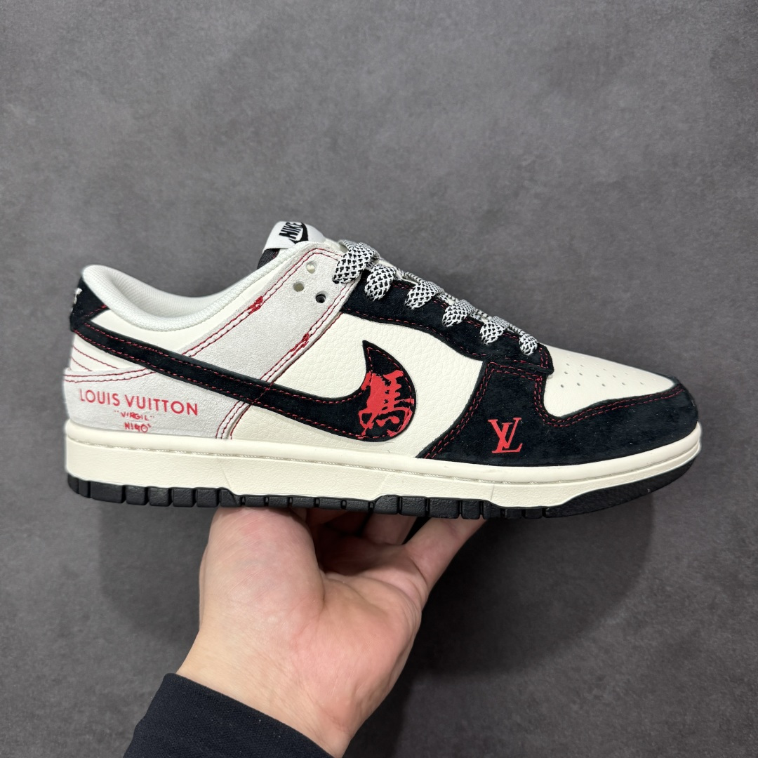 【定制版】Nike Dunk Low Retro 马年限定 周年高端定制 低帮休闲板鞋 #定制鞋盒 大厂纯原品质出货 超高清洁度 皮料切割干净无任何毛边 细节完美 货号：HT5088-655 尺码：36 36.5 37.5 38 38.5 39 40 40.5 41 42 42.5 43 44 44.5 45-选品中心