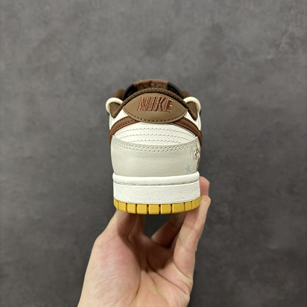 图片[4]-【定制版】耐克Nike SB Dunk Low Friendship Knot 定制Dunk SB顾名思义，具有经典的Dunk血缘，又注入了更多的时尚元素。相较于普通的Dunk滑板鞋，改良版的Dunk SB加厚了鞋舌的填充，使舒适性大大提升，同时也更方便穿脱；中底部分则加入了脚感柔软舒适Zoom Air气垫，有效吸收滑板等极限运动在落地时带来的冲击力，为街头运动者们提供更好的保护 货号：HM3695-071 尺码：35.5 36.5 37.5 38 38.5 39 40 40.5 41 42-选品中心