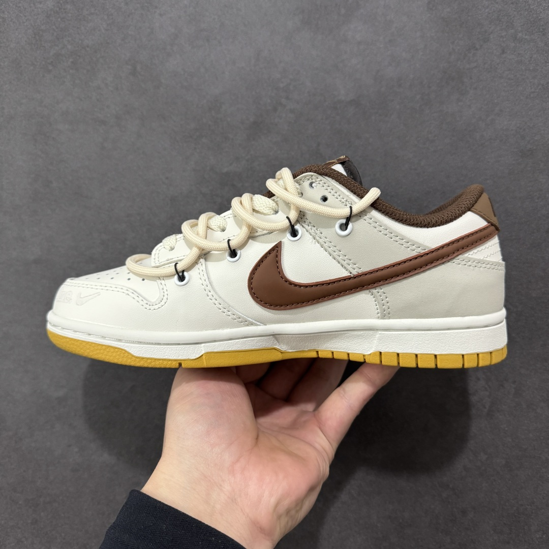 图片[2]-【定制版】耐克Nike SB Dunk Low Friendship Knot 定制Dunk SB顾名思义，具有经典的Dunk血缘，又注入了更多的时尚元素。相较于普通的Dunk滑板鞋，改良版的Dunk SB加厚了鞋舌的填充，使舒适性大大提升，同时也更方便穿脱；中底部分则加入了脚感柔软舒适Zoom Air气垫，有效吸收滑板等极限运动在落地时带来的冲击力，为街头运动者们提供更好的保护 货号：HM3695-071 尺码：35.5 36.5 37.5 38 38.5 39 40 40.5 41 42-选品中心
