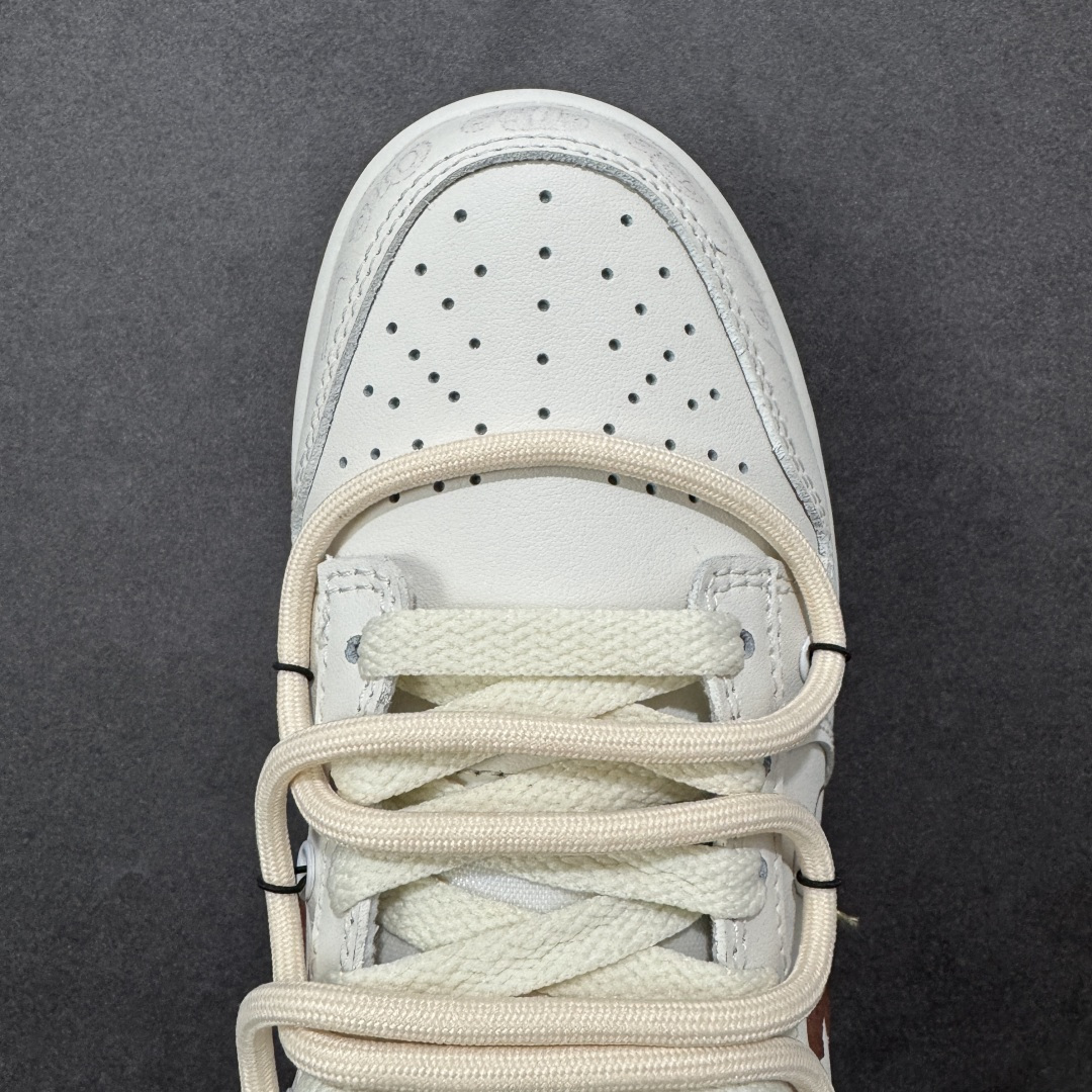 图片[8]-【定制版】耐克Nike SB Dunk Low Friendship Knot 定制Dunk SB顾名思义，具有经典的Dunk血缘，又注入了更多的时尚元素。相较于普通的Dunk滑板鞋，改良版的Dunk SB加厚了鞋舌的填充，使舒适性大大提升，同时也更方便穿脱；中底部分则加入了脚感柔软舒适Zoom Air气垫，有效吸收滑板等极限运动在落地时带来的冲击力，为街头运动者们提供更好的保护 货号：HM3695-071 尺码：35.5 36.5 37.5 38 38.5 39 40 40.5 41 42-选品中心