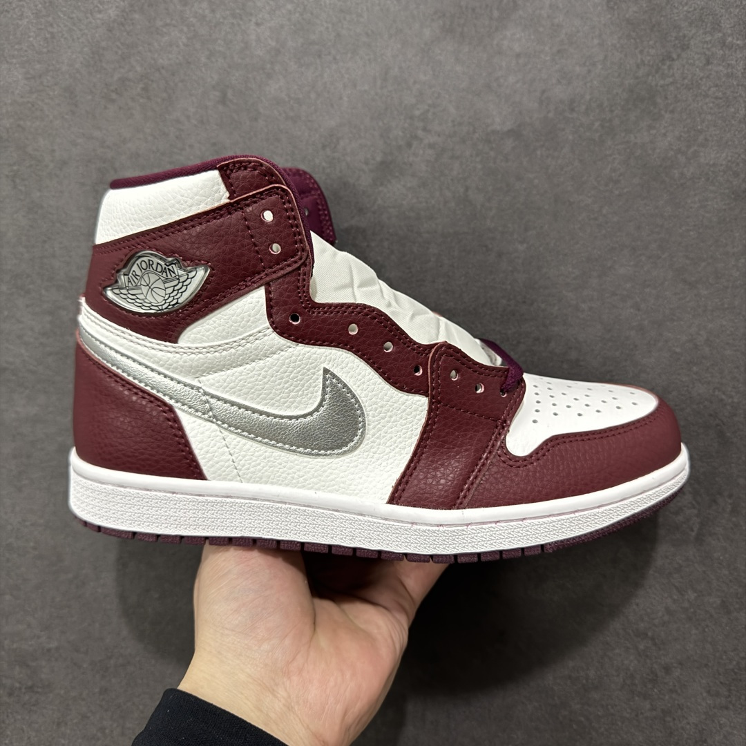 【H11版本】耐克Nike Air Jordan 1 Retro High OG AJ1代经典复古经典高帮百搭文化篮球鞋 555088-611 公司级真标半码制#原档案原数据开发版型#采用荔枝纹头层皮革鞋面材质#原厂立体填充鞋舌海绵#中底注胶孔及缜密中底拉帮工艺#原数据开发模具大底 尺码： 35.5 36 36.5 37.5 38 38.5 39 40 40.5 41 42 42.5 43 44 44.5 45 46 47.5 48.5 编码：H11B290300-选品中心