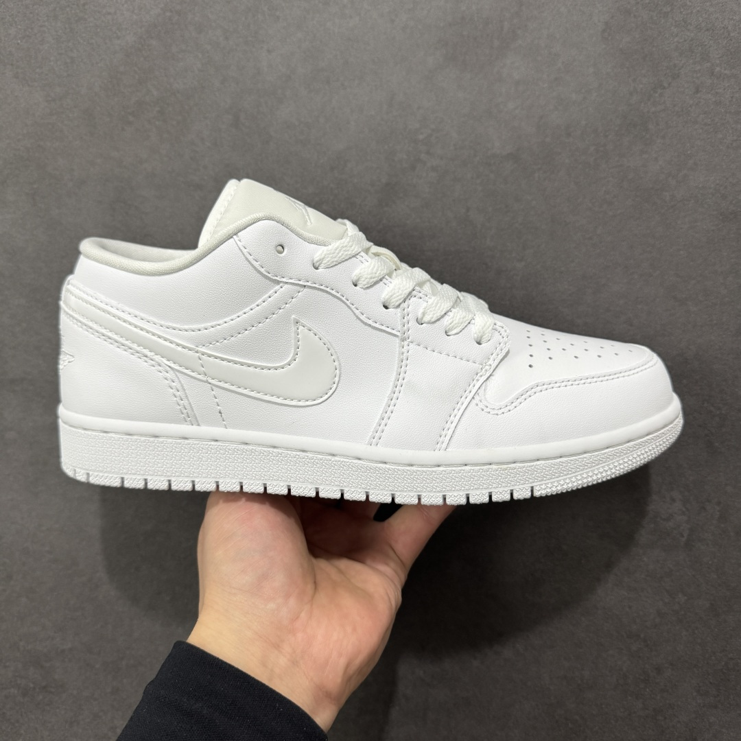 【H11版本】耐克Nike Air Jordan 1 AJ1经典复古经典低帮百搭文化篮球鞋 DV0990-111 公司级真标半码制#原档案原数据开发版型#采用荔枝纹头层皮革鞋面材质#原厂立体填充鞋舌海绵#中底注胶孔及缜密中底拉帮工艺#原数据开发模具大底 尺码：35.5 36 36.5 37.5 38 38.5 39 40 40.5 41 42 42.5 43 44 44.5 45 46 47.5 编码：H11B250260-选品中心