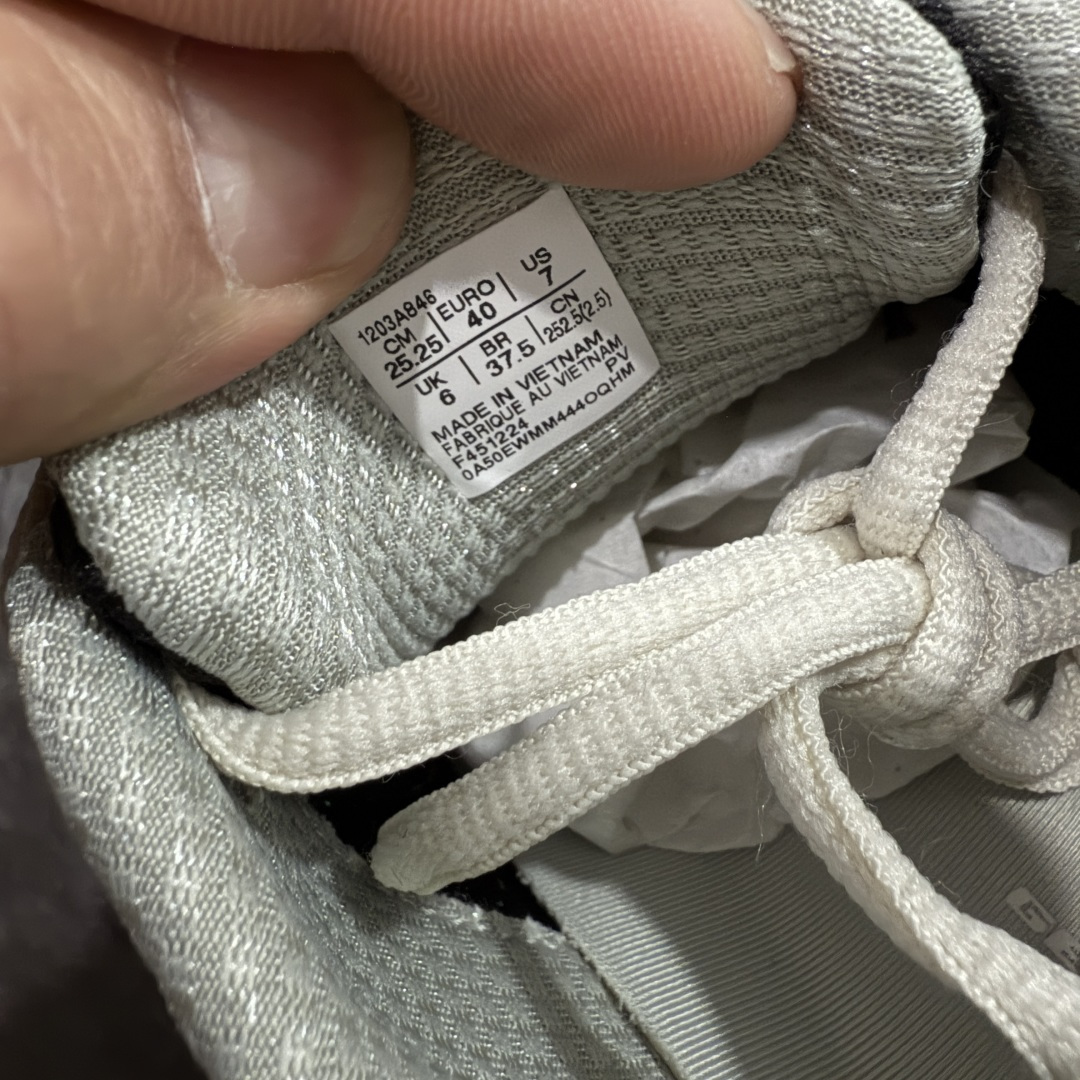 图片[7]-【总裁版本】Kith x Asics Gel Kayano 12.1 亚瑟士卡亚诺12.1代系列低帮轻量缓震休闲运动跑步鞋 采用环保太空合成革配合透气网眼布鞋面材质 中底3D可视GEL缓震胶效果 升级EVA全新缓震中底部位科技组合耐磨橡胶外底片 尺码：36 37 37.5 38 39 39.5 40.5 41.5 42 42.5 43.5 44 44.5 45 46-选品中心