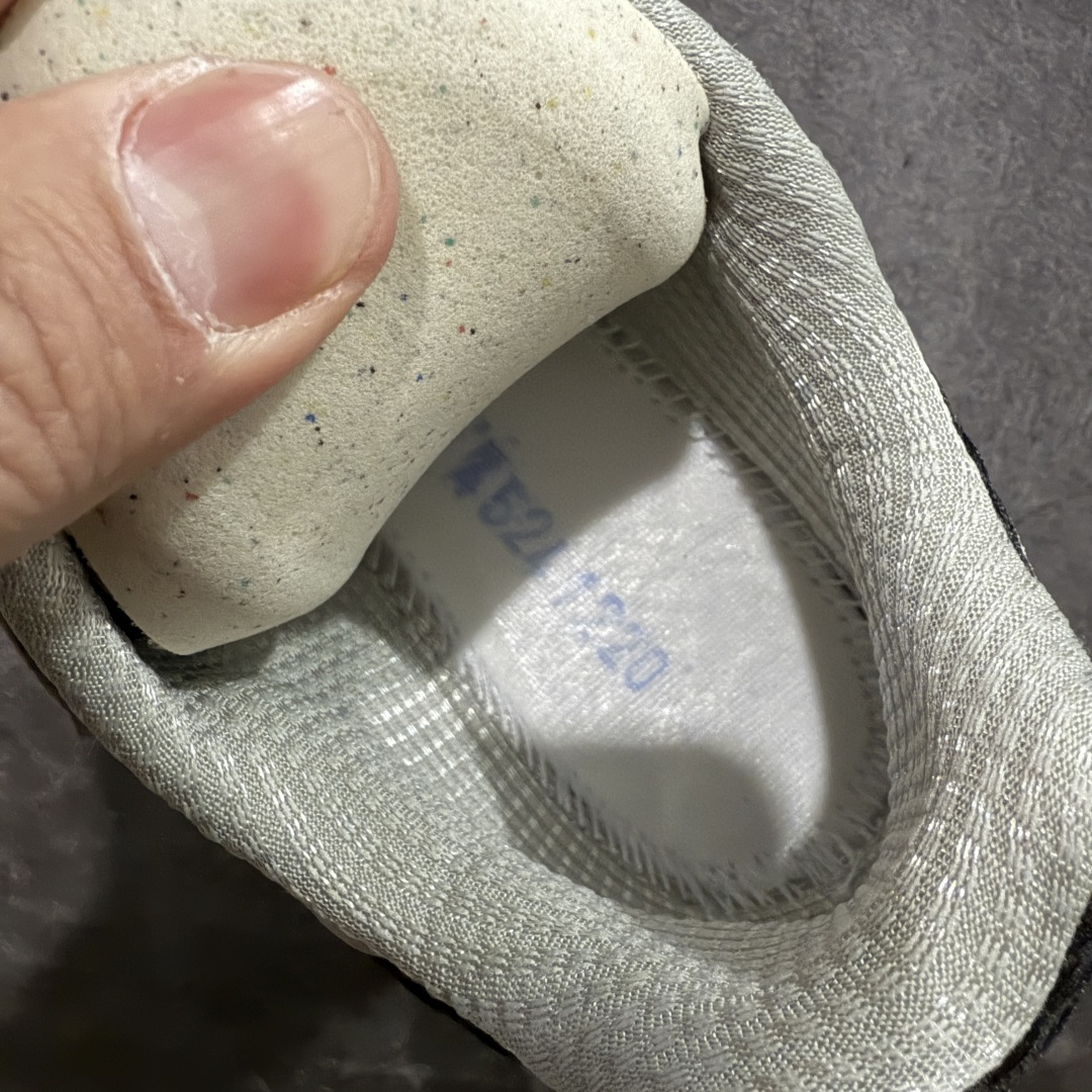 图片[9]-【总裁版本】Kith x Asics Gel Kayano 12.1 亚瑟士卡亚诺12.1代系列低帮轻量缓震休闲运动跑步鞋 采用环保太空合成革配合透气网眼布鞋面材质 中底3D可视GEL缓震胶效果 升级EVA全新缓震中底部位科技组合耐磨橡胶外底片 尺码：36 37 37.5 38 39 39.5 40.5 41.5 42 42.5 43.5 44 44.5 45 46-选品中心