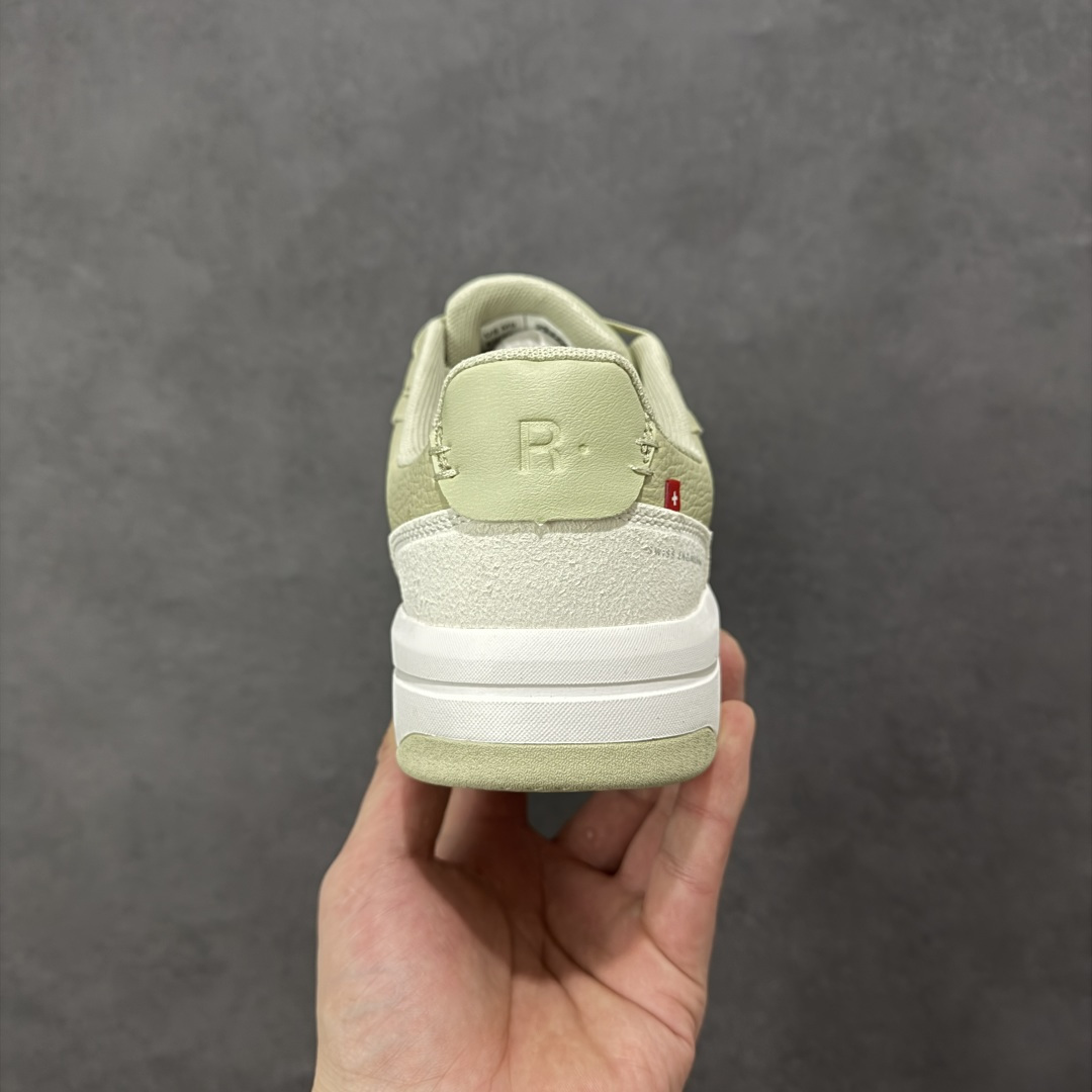 图片[4]-【公司级】THE Roger Clubhouse 费德勒 x On 昂跑 减震舒适复古休闲运动板鞋 #鞋款以网球为灵感的运动休闲鞋，大胆的复古外观与革新科技融合，助力运动生活的活力探索，让你尽享全天候舒适；多层叠加的环保人造皮革打造富有质感的鞋面，结合缝线、透气孔细节，体现恰到好处的复古美学。多款配色打破网球场的固有规则，带来焕然一新的视觉享受。 尺码：36-45 货号：3MF10544880-选品中心