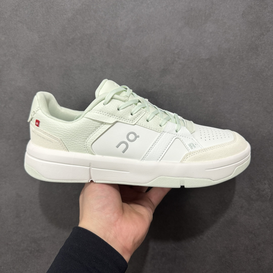 【公司级】THE Roger Clubhouse 费德勒 x On 昂跑 减震舒适复古休闲运动板鞋 #鞋款以网球为灵感的运动休闲鞋，大胆的复古外观与革新科技融合，助力运动生活的活力探索，让你尽享全天候舒适；多层叠加的环保人造皮革打造富有质感的鞋面，结合缝线、透气孔细节，体现恰到好处的复古美学。多款配色打破网球场的固有规则，带来焕然一新的视觉享受。 尺码：36-45 货号：3WF10434768-选品中心