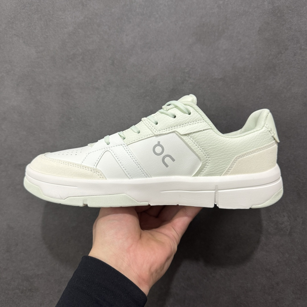 图片[2]-【公司级】THE Roger Clubhouse 费德勒 x On 昂跑 减震舒适复古休闲运动板鞋 #鞋款以网球为灵感的运动休闲鞋，大胆的复古外观与革新科技融合，助力运动生活的活力探索，让你尽享全天候舒适；多层叠加的环保人造皮革打造富有质感的鞋面，结合缝线、透气孔细节，体现恰到好处的复古美学。多款配色打破网球场的固有规则，带来焕然一新的视觉享受。 尺码：36-45 货号：3WF10434768-选品中心