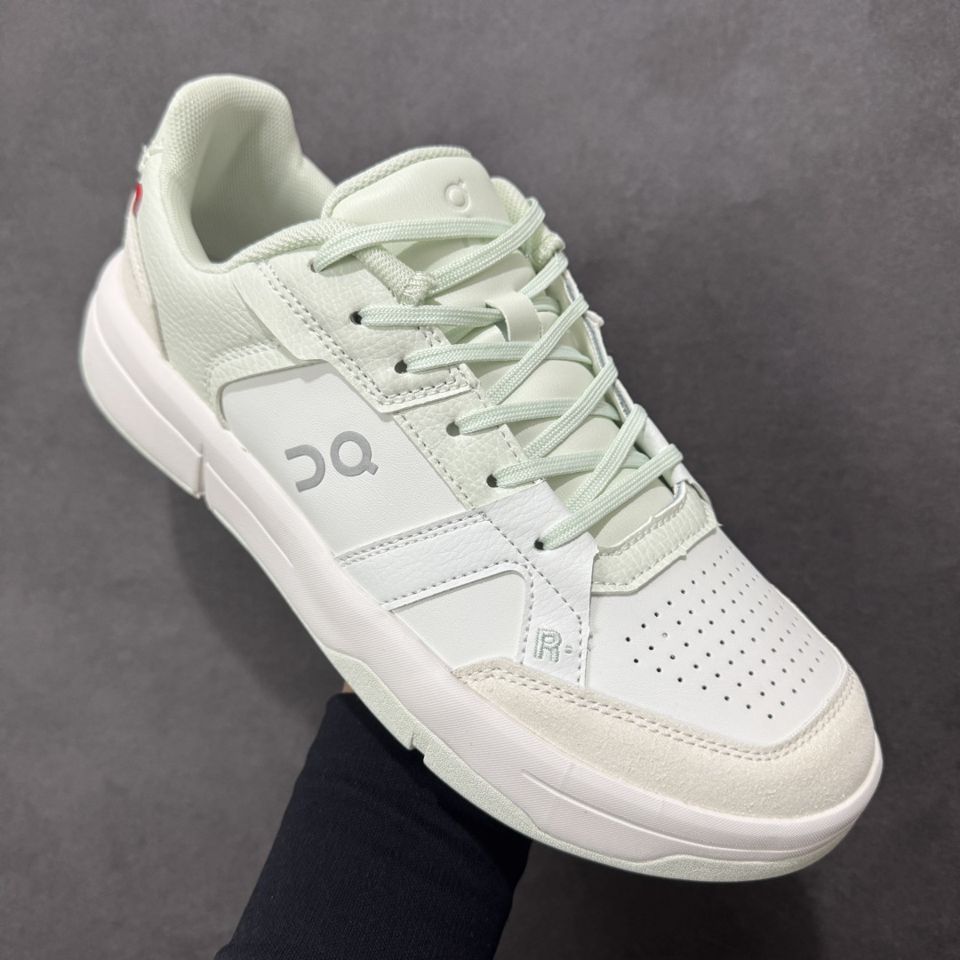 图片[3]-【公司级】THE Roger Clubhouse 费德勒 x On 昂跑 减震舒适复古休闲运动板鞋 #鞋款以网球为灵感的运动休闲鞋，大胆的复古外观与革新科技融合，助力运动生活的活力探索，让你尽享全天候舒适；多层叠加的环保人造皮革打造富有质感的鞋面，结合缝线、透气孔细节，体现恰到好处的复古美学。多款配色打破网球场的固有规则，带来焕然一新的视觉享受。 尺码：36-45 货号：3WF10434768-选品中心