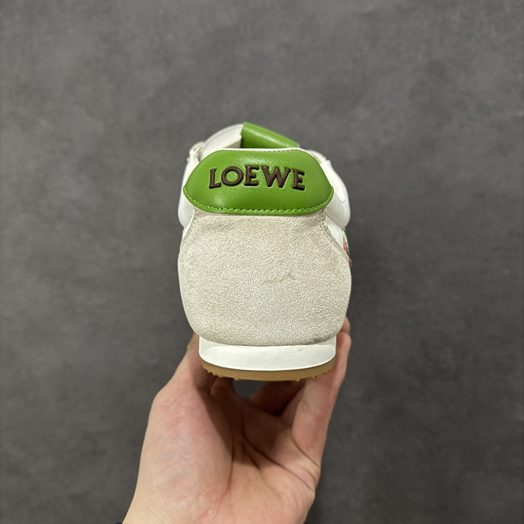 图片[4]-【广东纯原版本】罗意威Loewe Ballet Runner 2.0 Sneakers 芭蕾舞2.0系列阿甘复古风德训薄底百搭休闲运动鞋 市面最高性价比 实体平台跑量 主打推荐好货 采用反绒牛皮革拼接头层皮饰片鞋面材质鞋身原装高密度防刮尼龙面料,极好柔软效果双层乳胶缓震鞋垫外部搭配轻量EVA缓震组合橡胶防滑片装外底不对称鞋头设计、袜状内部结构，轻盈橡胶外底延伸至鞋头 20 毫米鞋跟，附白色和同色系鞋带侧面饰有 L 徽标，鞋舌饰有压纹 Anagram 后跟标签饰有注塑橡胶 LOEWE 标志升级原楦型开发纸版全手工拉帮工艺成型 尺码：35 36 37 38 39 40 41 42 43 44 45-选品中心