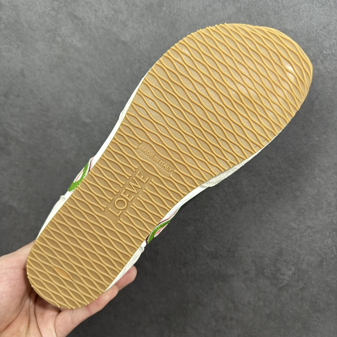 图片[9]-【广东纯原版本】罗意威Loewe Ballet Runner 2.0 Sneakers 芭蕾舞2.0系列阿甘复古风德训薄底百搭休闲运动鞋 市面最高性价比 实体平台跑量 主打推荐好货 采用反绒牛皮革拼接头层皮饰片鞋面材质鞋身原装高密度防刮尼龙面料,极好柔软效果双层乳胶缓震鞋垫外部搭配轻量EVA缓震组合橡胶防滑片装外底不对称鞋头设计、袜状内部结构，轻盈橡胶外底延伸至鞋头 20 毫米鞋跟，附白色和同色系鞋带侧面饰有 L 徽标，鞋舌饰有压纹 Anagram 后跟标签饰有注塑橡胶 LOEWE 标志升级原楦型开发纸版全手工拉帮工艺成型 尺码：35 36 37 38 39 40 41 42 43 44 45-选品中心