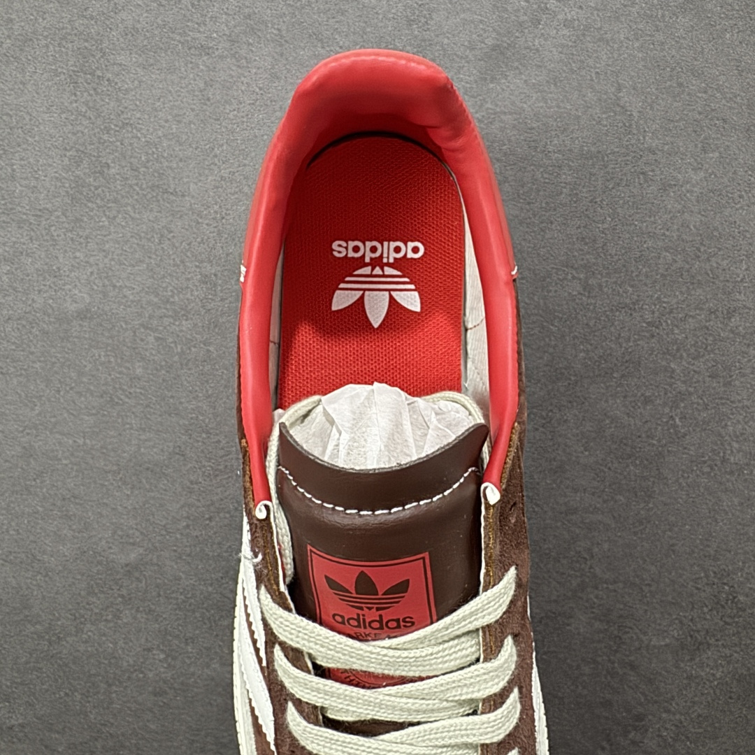 图片[7]-【定制版】2026马年限定新款定制Adidas Originals Handball Spezial ‘DIY‘定制系列 阿迪达斯 三叶草百搭低帮休闲运动板鞋 原装头层材料 用料绝不含糊 独家版型蒸餾加工帶來的是更好的视觉和脚感体验 清洁度 电绣工艺 皮料切割干净无任何毛边 细节完美 货号：ZH2604 尺码：36 36.5 37 38 38.5 39 40 40.5 41 42 42.5 43 44 45-选品中心