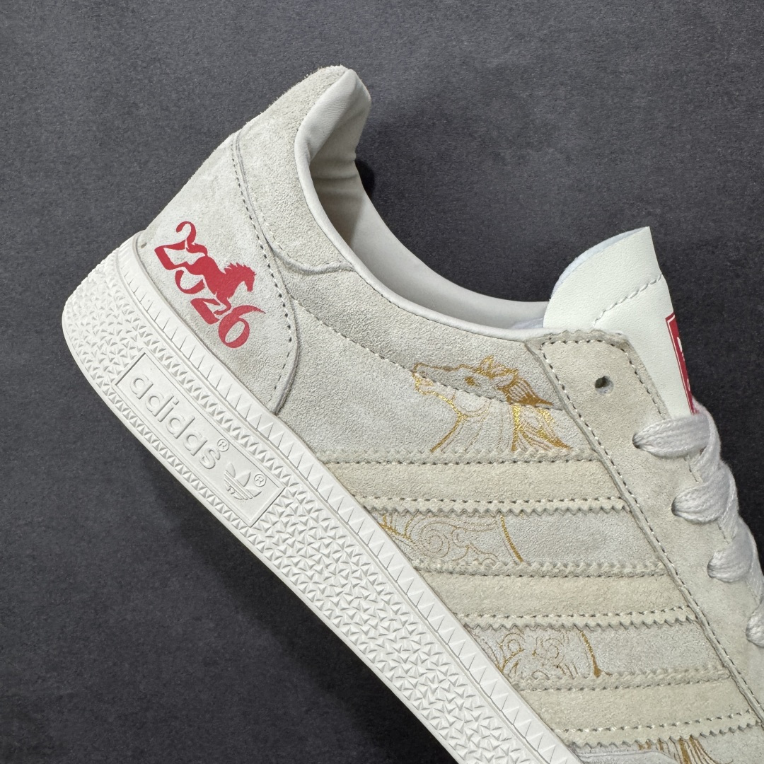 图片[6]-【定制版】2026马年限定新款定制Adidas Originals Handball Spezial ‘DIY‘定制系列 阿迪达斯 三叶草百搭低帮休闲运动板鞋 原装头层材料 用料绝不含糊 独家版型蒸餾加工帶來的是更好的视觉和脚感体验 清洁度 电绣工艺 皮料切割干净无任何毛边 细节完美 货号：ZH2607 尺码：36 36.5 37 38 38.5 39 40 40.5 41 42 42.5 43 44 45-选品中心