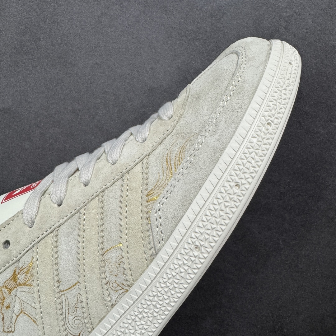 图片[5]-【定制版】2026马年限定新款定制Adidas Originals Handball Spezial ‘DIY‘定制系列 阿迪达斯 三叶草百搭低帮休闲运动板鞋 原装头层材料 用料绝不含糊 独家版型蒸餾加工帶來的是更好的视觉和脚感体验 清洁度 电绣工艺 皮料切割干净无任何毛边 细节完美 货号：ZH2607 尺码：36 36.5 37 38 38.5 39 40 40.5 41 42 42.5 43 44 45-选品中心