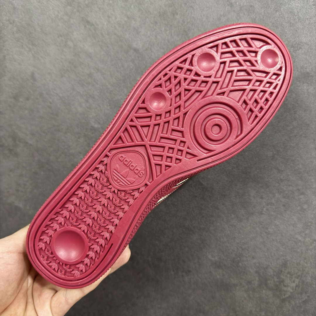 图片[9]-【定制版】2026马年限定新款定制Adidas Originals Handball Spezial ‘DIY‘定制系列 阿迪达斯 三叶草百搭低帮休闲运动板鞋 原装头层材料 用料绝不含糊 独家版型蒸餾加工帶來的是更好的视觉和脚感体验 清洁度 电绣工艺 皮料切割干净无任何毛边 细节完美 货号：JJ2621 尺码：36 36.5 37 38 38.5 39 40 40.5 41 42 42.5 43 44 45-选品中心