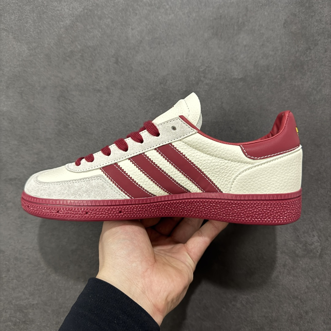 图片[2]-【定制版】2026马年限定新款定制Adidas Originals Handball Spezial ‘DIY‘定制系列 阿迪达斯 三叶草百搭低帮休闲运动板鞋 原装头层材料 用料绝不含糊 独家版型蒸餾加工帶來的是更好的视觉和脚感体验 清洁度 电绣工艺 皮料切割干净无任何毛边 细节完美 货号：JJ2621 尺码：36 36.5 37 38 38.5 39 40 40.5 41 42 42.5 43 44 45-选品中心
