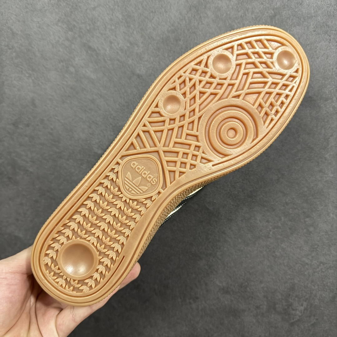 图片[9]-【定制版】2026马年限定新款定制Adidas Originals Handball Spezial ‘DIY‘定制系列 阿迪达斯 三叶草百搭低帮休闲运动板鞋 原装头层材料 用料绝不含糊 独家版型蒸餾加工帶來的是更好的视觉和脚感体验 清洁度 电绣工艺 皮料切割干净无任何毛边 细节完美 货号：JJ2622 尺码：36 36.5 37 38 38.5 39 40 40.5 41 42 42.5 43 44 45-选品中心