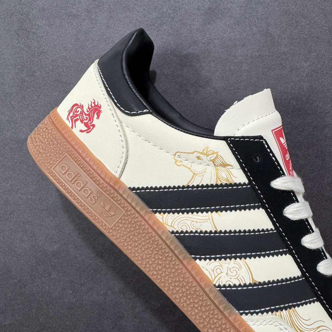 图片[6]-【定制版】2026马年限定新款定制Adidas Originals Handball Spezial ‘DIY‘定制系列 阿迪达斯 三叶草百搭低帮休闲运动板鞋 原装头层材料 用料绝不含糊 独家版型蒸餾加工帶來的是更好的视觉和脚感体验 清洁度 电绣工艺 皮料切割干净无任何毛边 细节完美 货号：JJ2622 尺码：36 36.5 37 38 38.5 39 40 40.5 41 42 42.5 43 44 45-选品中心