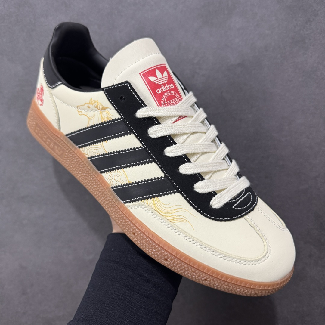 图片[3]-【定制版】2026马年限定新款定制Adidas Originals Handball Spezial ‘DIY‘定制系列 阿迪达斯 三叶草百搭低帮休闲运动板鞋 原装头层材料 用料绝不含糊 独家版型蒸餾加工帶來的是更好的视觉和脚感体验 清洁度 电绣工艺 皮料切割干净无任何毛边 细节完美 货号：JJ2622 尺码：36 36.5 37 38 38.5 39 40 40.5 41 42 42.5 43 44 45-选品中心
