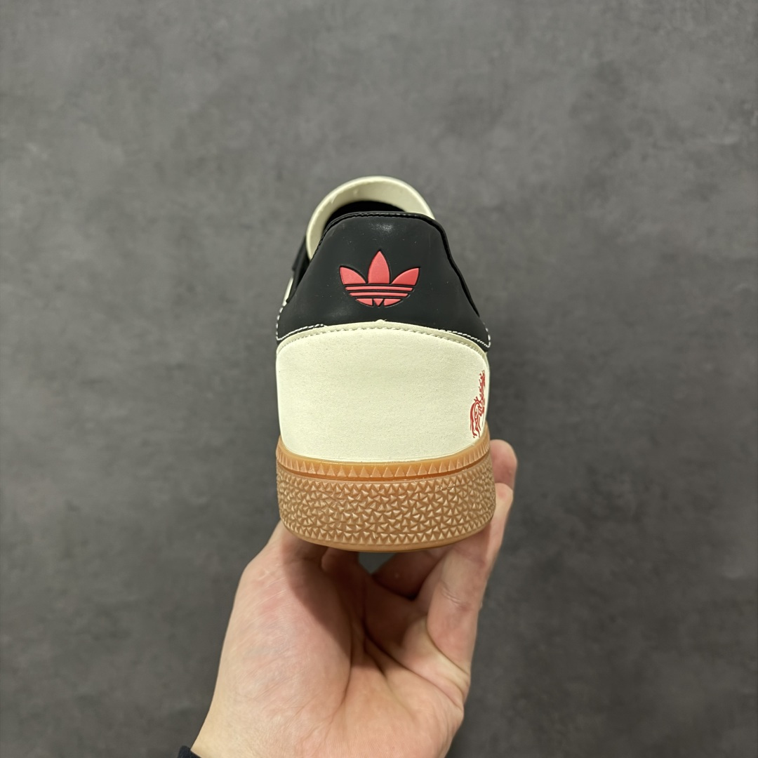 图片[4]-【定制版】2026马年限定新款定制Adidas Originals Handball Spezial ‘DIY‘定制系列 阿迪达斯 三叶草百搭低帮休闲运动板鞋 原装头层材料 用料绝不含糊 独家版型蒸餾加工帶來的是更好的视觉和脚感体验 清洁度 电绣工艺 皮料切割干净无任何毛边 细节完美 货号：JJ2622 尺码：36 36.5 37 38 38.5 39 40 40.5 41 42 42.5 43 44 45-选品中心