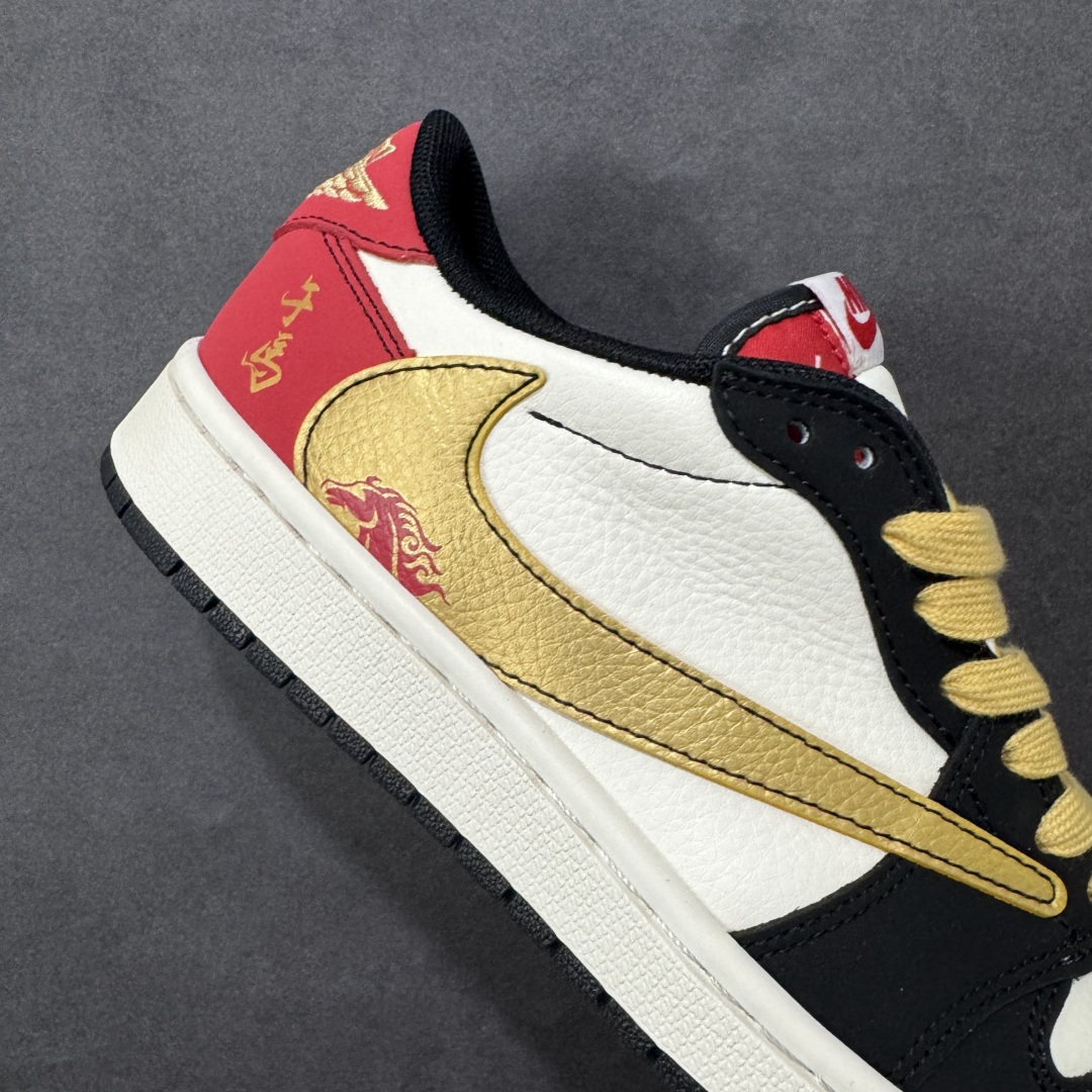 图片[6]-【定制版】马年限定新款Travis Scott x Fragment Design x Jordan Air Jordan 1 Low OG SP “马年联名限定-红白蓝三色拼接” 多方联名合作融合了Travi翻毛蓝勾s Scott 独特的音乐风格，藤原浩个性的设计风格以及Jordan品牌的经典元素 使其成为一双具有独特身份和价值的鞋子 清新而立体的外观加上联名标识更突出了其独特身份 这种配色方案显示出活力和时尚感 在视觉上引人注目 鞋身的质感和细腻的细节处理使其显得高端而格调十足 这款“倒钩”联名是设计与创意完美结合 融合多方的个性风格是一款备受瞩目的潮流鞋款 低帮休闲板鞋 定制鞋盒 大厂纯原品质出货 超高清洁度 皮料切割干净无任何毛边 细节完美 货号：HG0026-016 尺码：36 36.5 37.5 38 38.5 39 40 40.5 41 42 42.5 43 44 44.5 45-选品中心