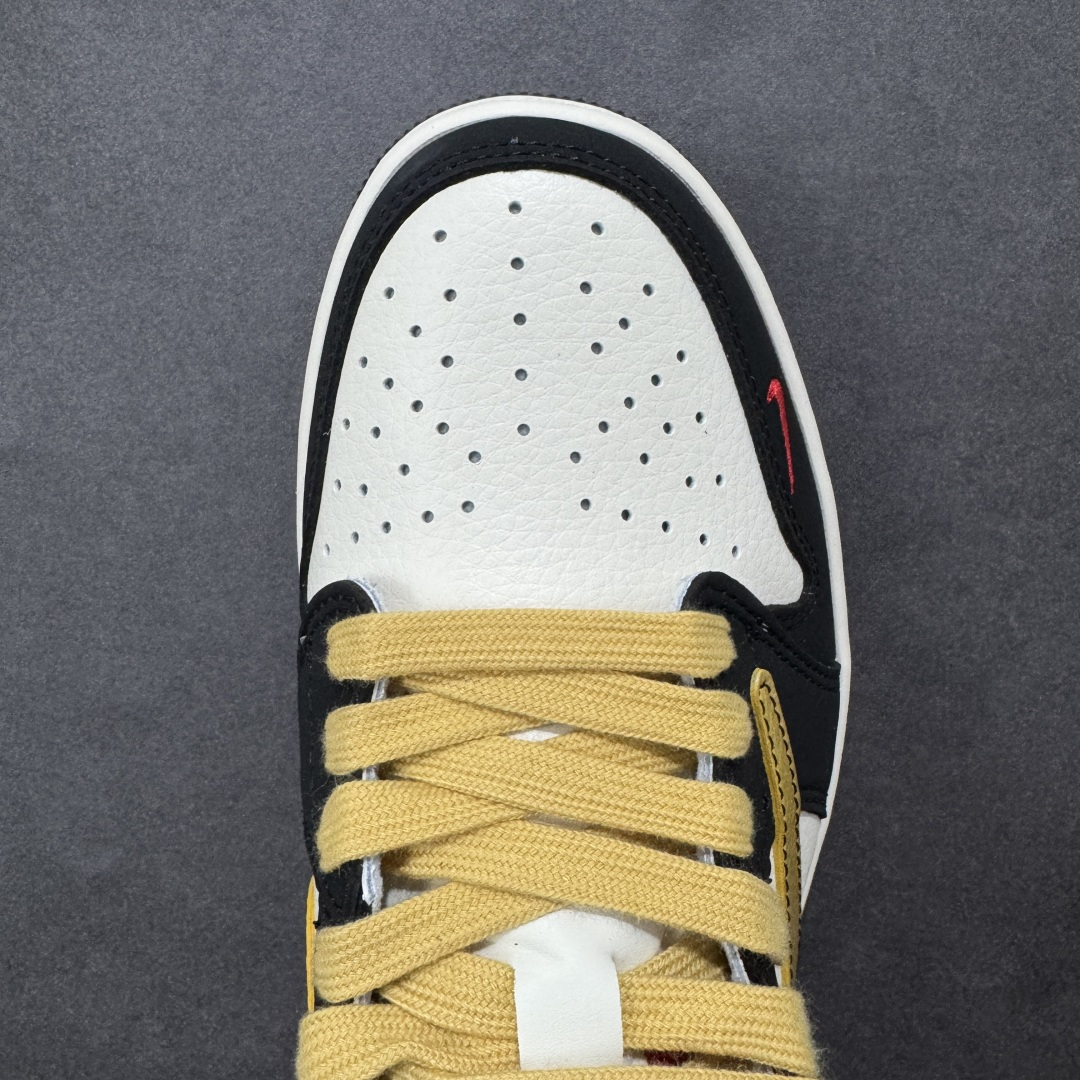 图片[8]-【定制版】马年限定新款Travis Scott x Fragment Design x Jordan Air Jordan 1 Low OG SP “马年联名限定-红白蓝三色拼接” 多方联名合作融合了Travi翻毛蓝勾s Scott 独特的音乐风格，藤原浩个性的设计风格以及Jordan品牌的经典元素 使其成为一双具有独特身份和价值的鞋子 清新而立体的外观加上联名标识更突出了其独特身份 这种配色方案显示出活力和时尚感 在视觉上引人注目 鞋身的质感和细腻的细节处理使其显得高端而格调十足 这款“倒钩”联名是设计与创意完美结合 融合多方的个性风格是一款备受瞩目的潮流鞋款 低帮休闲板鞋 定制鞋盒 大厂纯原品质出货 超高清洁度 皮料切割干净无任何毛边 细节完美 货号：HG0026-016 尺码：36 36.5 37.5 38 38.5 39 40 40.5 41 42 42.5 43 44 44.5 45-选品中心