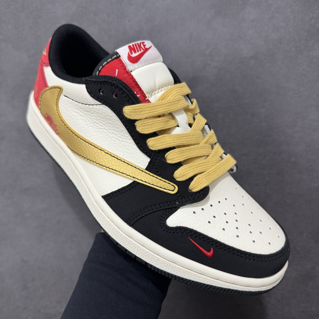 图片[3]-【定制版】马年限定新款Travis Scott x Fragment Design x Jordan Air Jordan 1 Low OG SP “马年联名限定-红白蓝三色拼接” 多方联名合作融合了Travi翻毛蓝勾s Scott 独特的音乐风格，藤原浩个性的设计风格以及Jordan品牌的经典元素 使其成为一双具有独特身份和价值的鞋子 清新而立体的外观加上联名标识更突出了其独特身份 这种配色方案显示出活力和时尚感 在视觉上引人注目 鞋身的质感和细腻的细节处理使其显得高端而格调十足 这款“倒钩”联名是设计与创意完美结合 融合多方的个性风格是一款备受瞩目的潮流鞋款 低帮休闲板鞋 定制鞋盒 大厂纯原品质出货 超高清洁度 皮料切割干净无任何毛边 细节完美 货号：HG0026-016 尺码：36 36.5 37.5 38 38.5 39 40 40.5 41 42 42.5 43 44 44.5 45-选品中心
